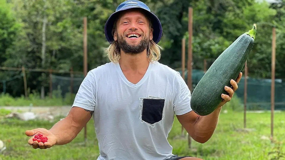 Der russische Rohkost-Influencer Maxim Lyutyi ließ sein Baby verhungern.