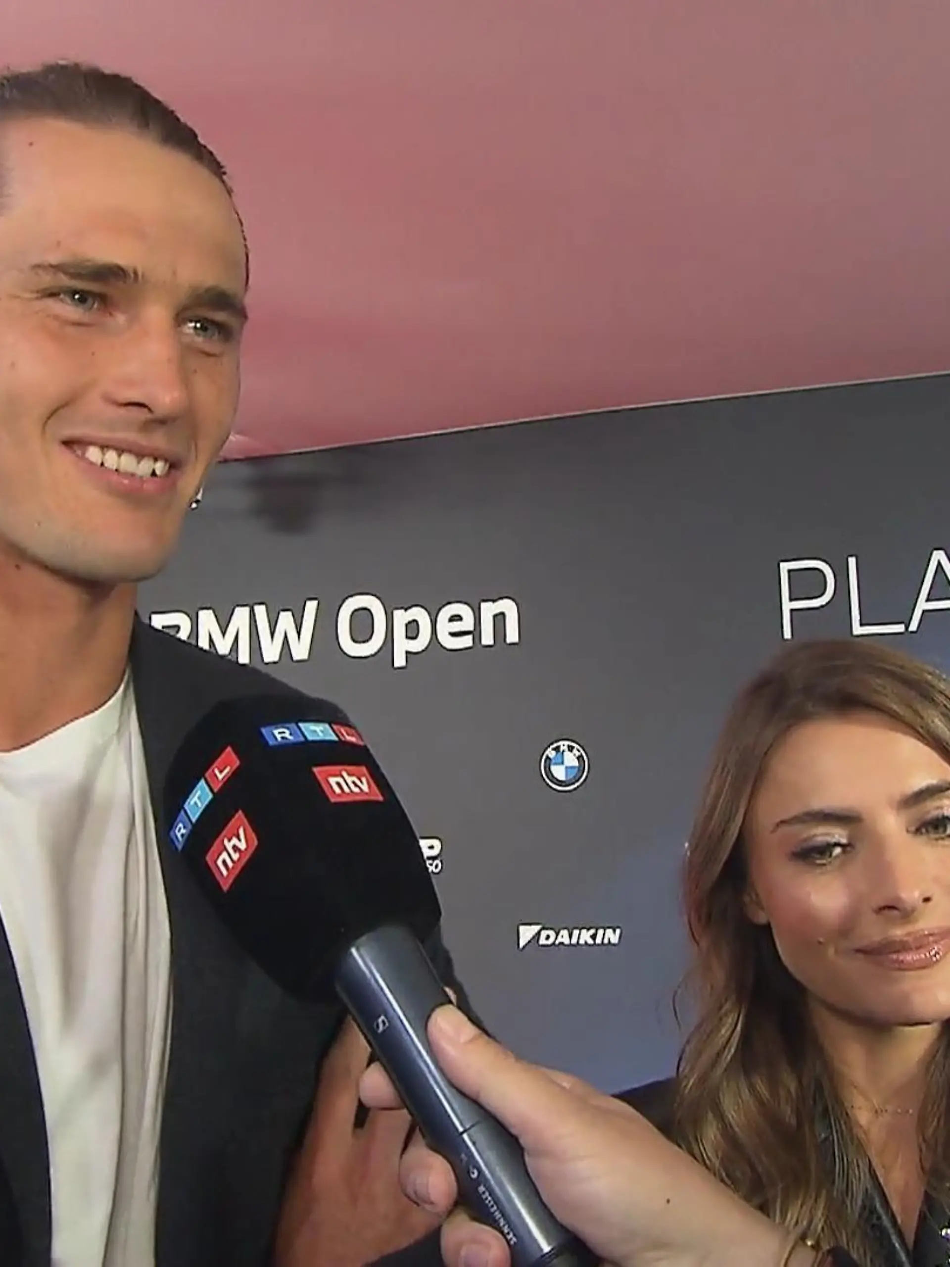 Alexander Zverev und Sophia Thomalla stehen im RTL-Interview Rede und Antwort.