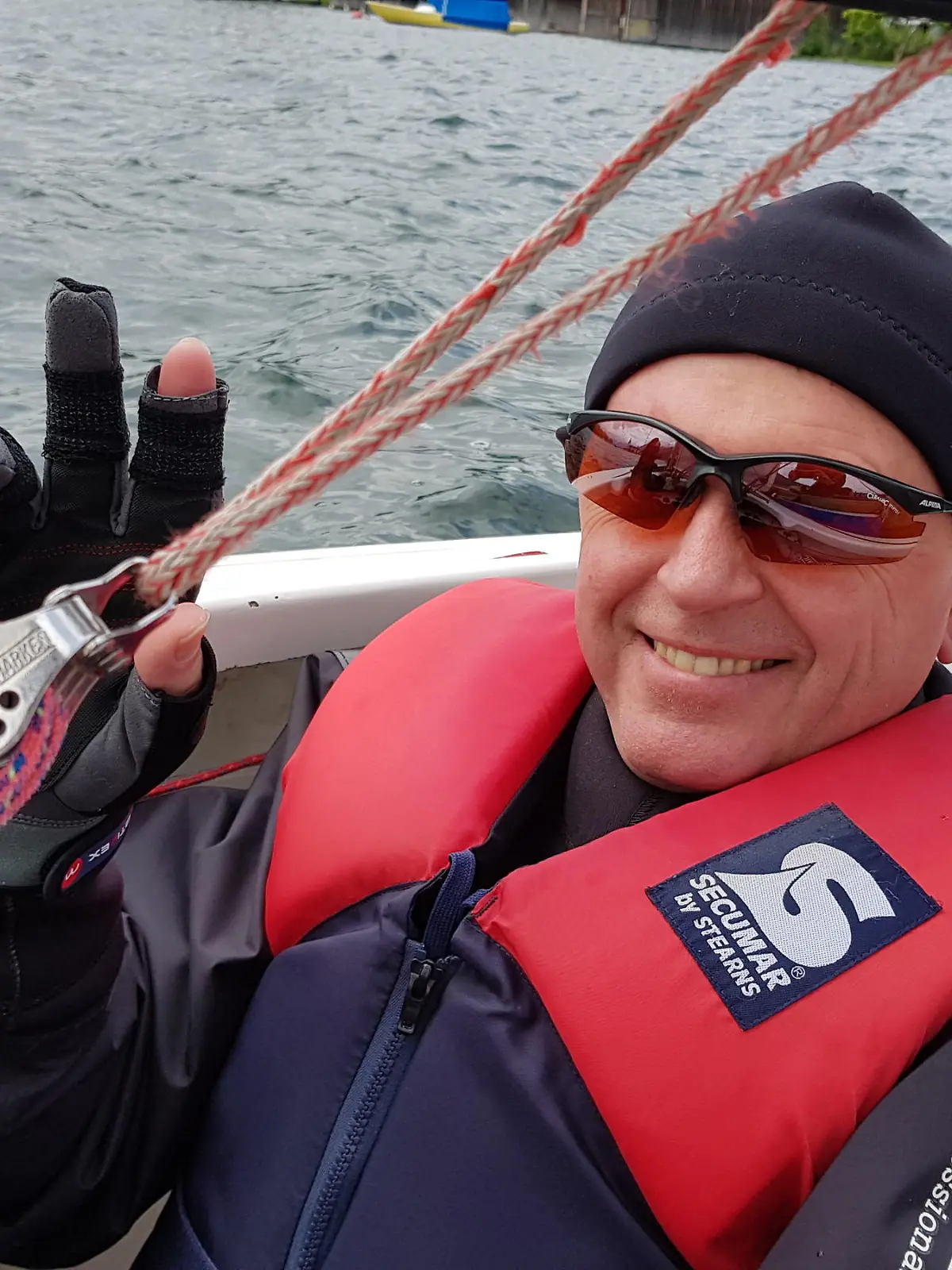 Maik Aberle auf dem Segelboot