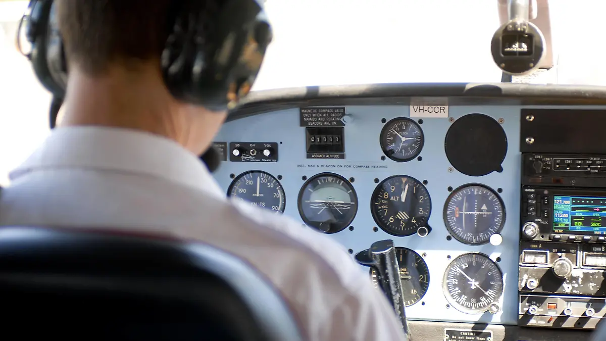 Flugzeugpilot mit Cockpit | pilot with cockpit | Verwendung weltweit
