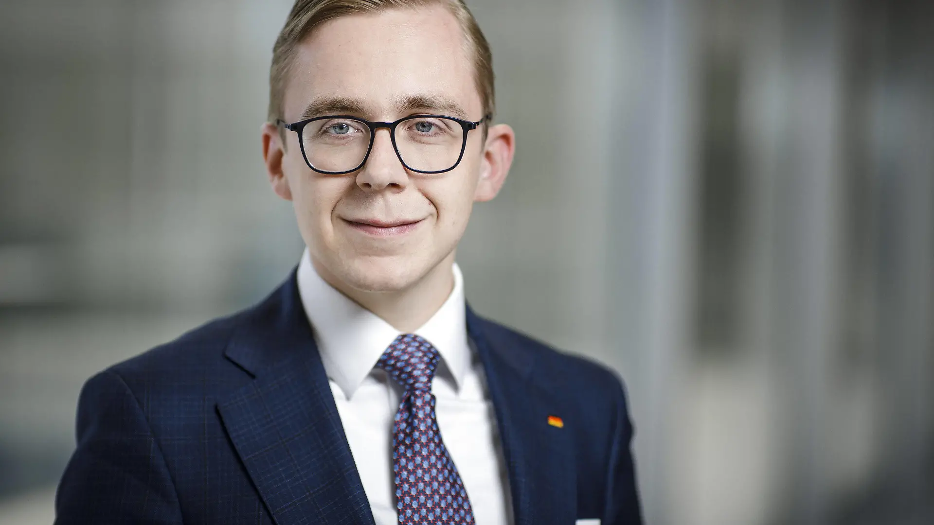  Philipp Amthor, Mitglied des Deutschen Bundestages, CDU, posiert fuer ein Foto. Berlin, 28.05.2020. Berlin Deutschland *** Philipp Amthor, Member of the German Bundestag, CDU, poses for a photo Berlin, 28 05 2020 Berlin Germany Copyright: xJaninexSchmitz/photothek.netx