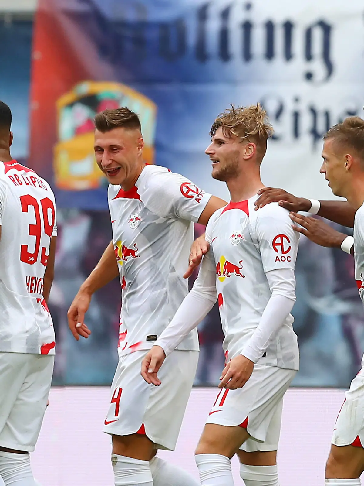 RB Leipzig - 1.FC Koeln / 13.08.2022 Leipzig, 13.08.2022, Red Bull Arena, Fussball, Bundesliga, 2. Spieltag , RB Leipzig vs. 1.FC Köln 2:2 1:1 , Leipzig, 13.08.2022, Red Bull Arena, Fussball, Bundesliga, 2. Spieltag , RB Leipzig vs. 1.FC Köln 2:2 1:1 , Tor für Leipzig. Im Bild: Torjubel. Torschütze Timo Werner mi., 11, RB Leipzig hat zum 1:0 getroffen. V.l.: David Raum, Benjamin Henrichs, Willi Orban, Timo Werner, Dani Olmo und Mohamed Simakan , *** RB Leipzig 1 FC Koeln 13 08 2022 Leipzig, 13 08 2022, Red Bull Arena, Football, Bundesliga, 2 match day , RB Leipzig vs 1 FC Köln 2 2 1 1 , Leipzig, 13 08 2022, Red Bull Arena, Football, Bundesliga, 2 match day , RB Leipzig vs 1 FC Köln 2 2 1 1 , goal for Leipzig In the picture goal celebration scorer Timo Werner mi , 11, RB Leipzig has scored to 1 0 V l David Raum, Benjamin Henrichs, Willi Orban, Timo Werner, Dani Olmo and Mohamed Simakan , 