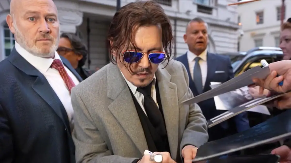 Johnny Depp feiert Premiere - aber alle achten nur DARAUF! Fans zerreißen sich das Maul