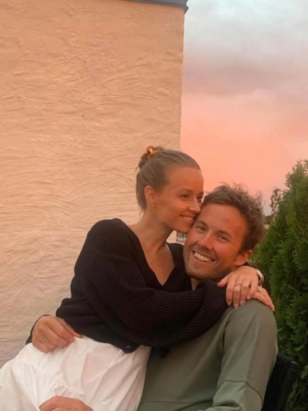 Der norwegische Langläufer Emil Iversen hat seine Beziehung öffentlich gemacht: Er liebt Multi-Millionärin Bettina Burud!