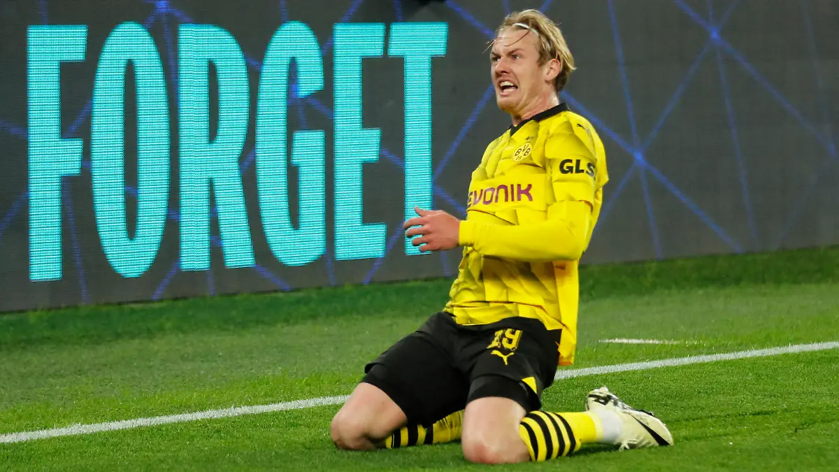 Soccer Football - Champions League - Quarter Final - Second Leg - Borussia Dortmund v Atletico Madrid - Signal Iduna Park, Dortmund, Germany - April 16, 2024  Borussia Dortmund's Julian Brandt celebrates scoring their first goal REUTERS/Thilo Schmuelgen