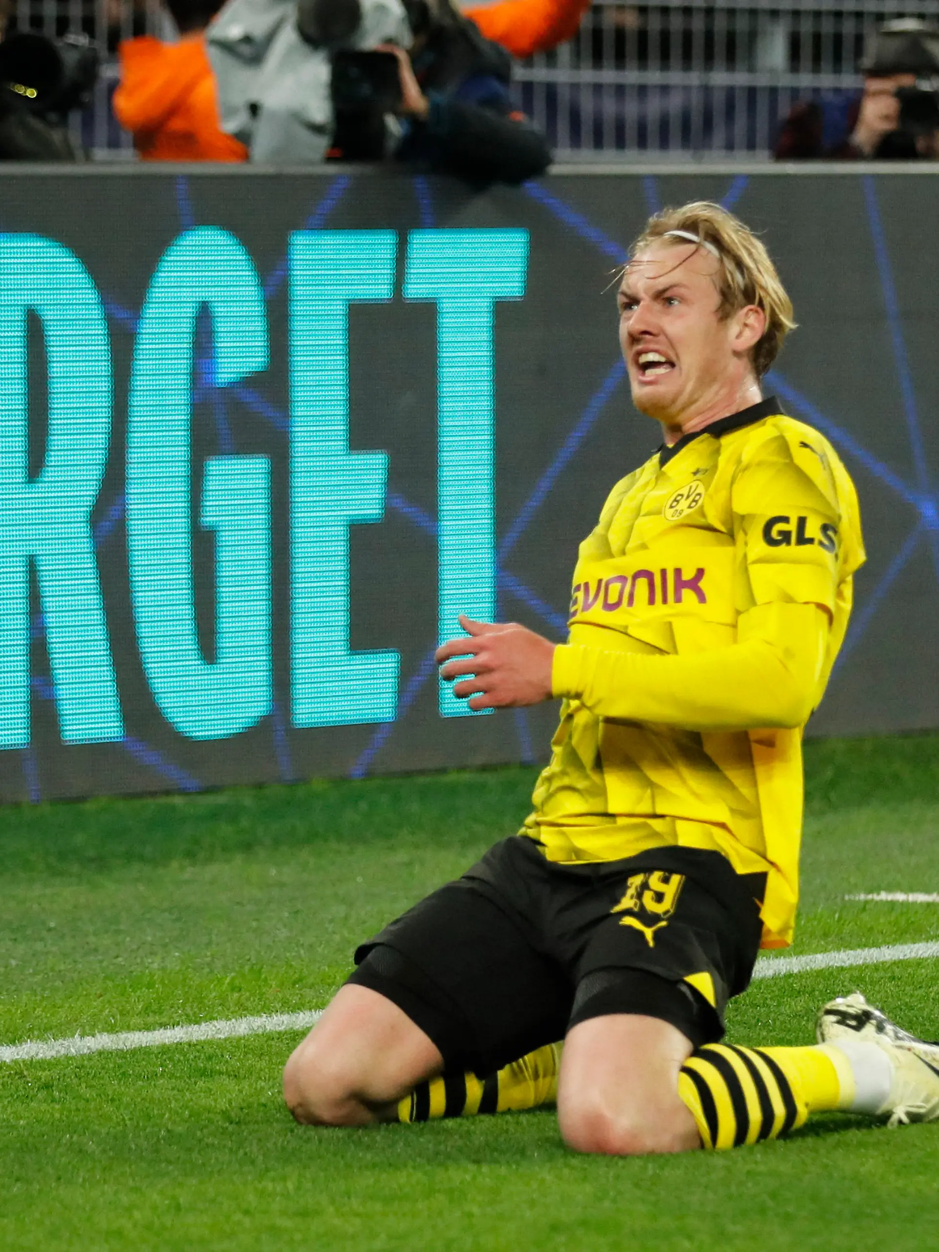 Soccer Football - Champions League - Quarter Final - Second Leg - Borussia Dortmund v Atletico Madrid - Signal Iduna Park, Dortmund, Germany - April 16, 2024 Borussia Dortmund's Julian Brandt celebrates scoring their first goal REUTERS/Thilo Schmuelgen