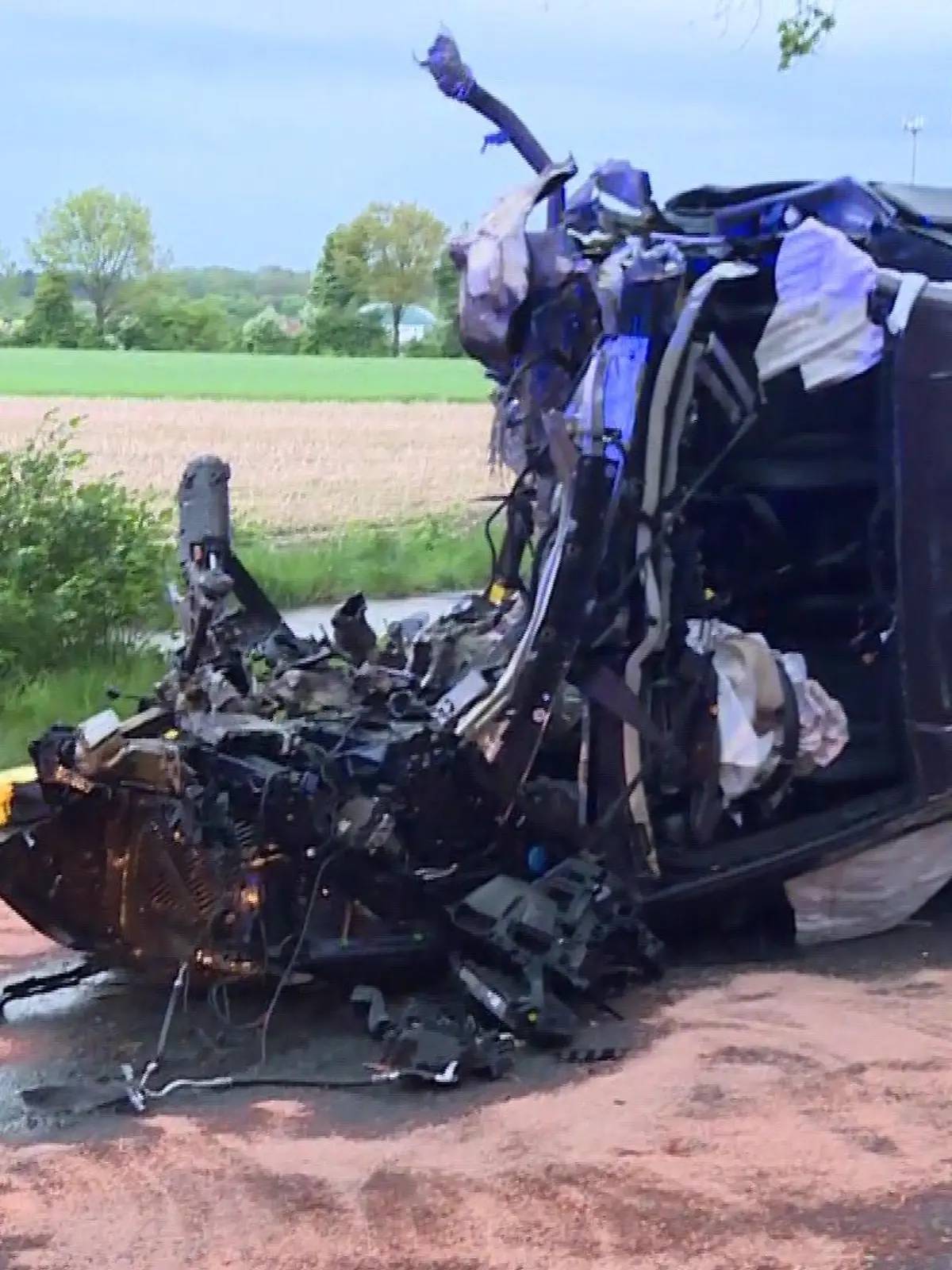 Lamborghini-Fahrer rast gegen zwei Bäume
