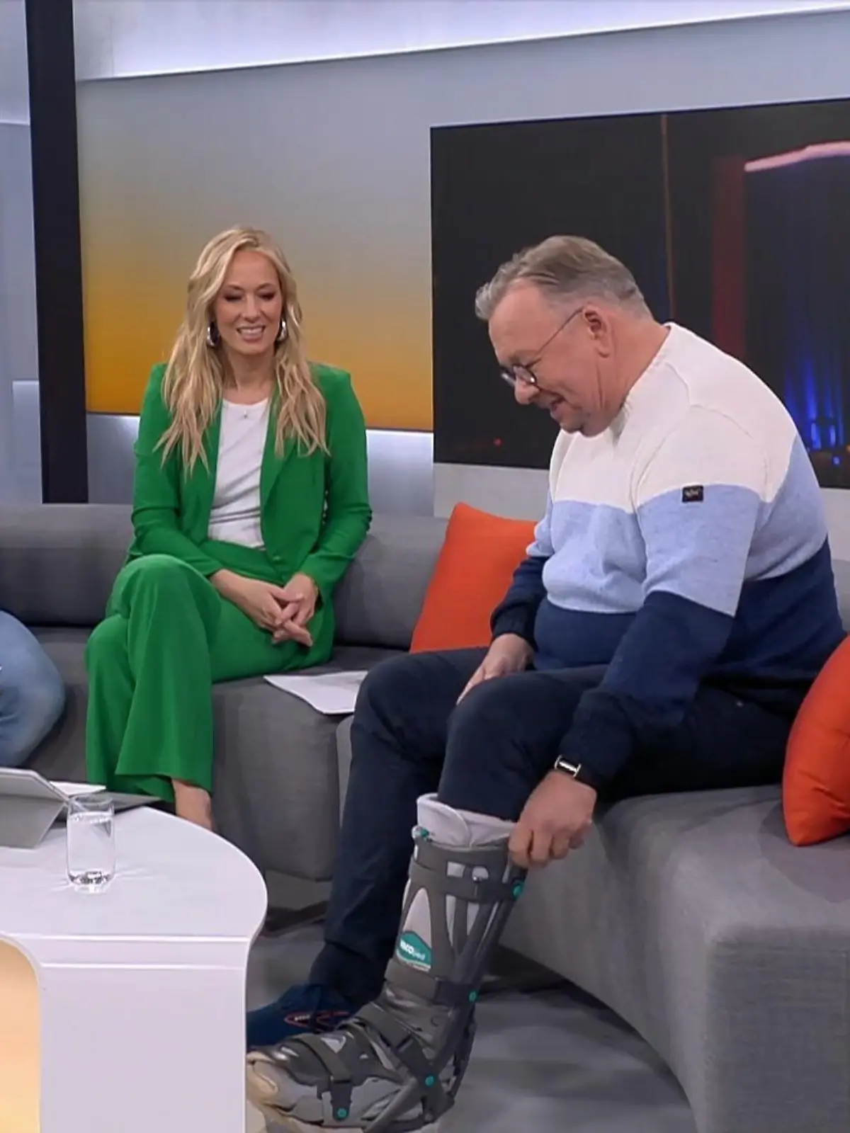 Bernd Stelter mit Orthesenschuh zu Gast bei "Punkt 8".