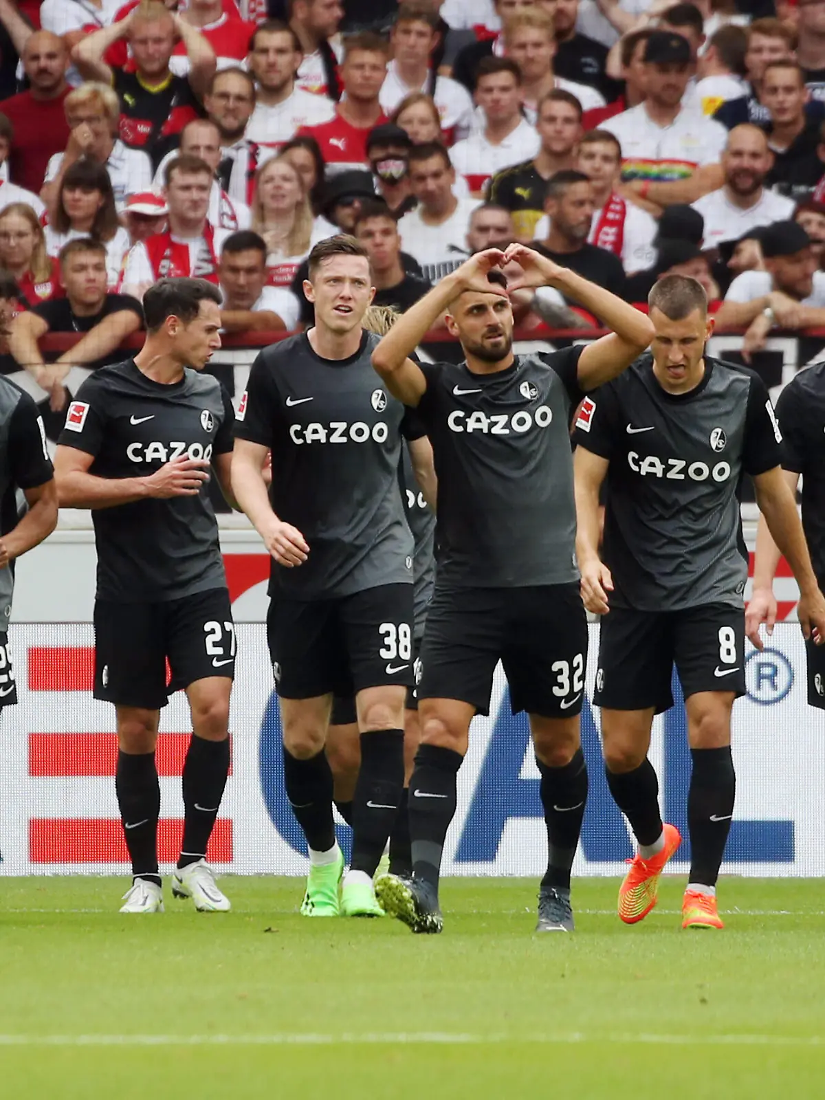  20.08.22 VfB Stuttgart - SC Freiburg Deutschland, Stuttgart, 20.08.2022, Fussball, Bundesliga, VfB Stuttgart - SC Freiburg: Vincenzo Grifo SC Freiburg Jubel Tor 0:1 Grifo. *** 20 08 22 VfB Stuttgart SC Freiburg Germany, Stuttgart, 20 08 2022, football, Bundesliga, VfB Stuttgart SC Freiburg Vincenzo Grifo SC Freiburg cheer goal 0 1 Grifo