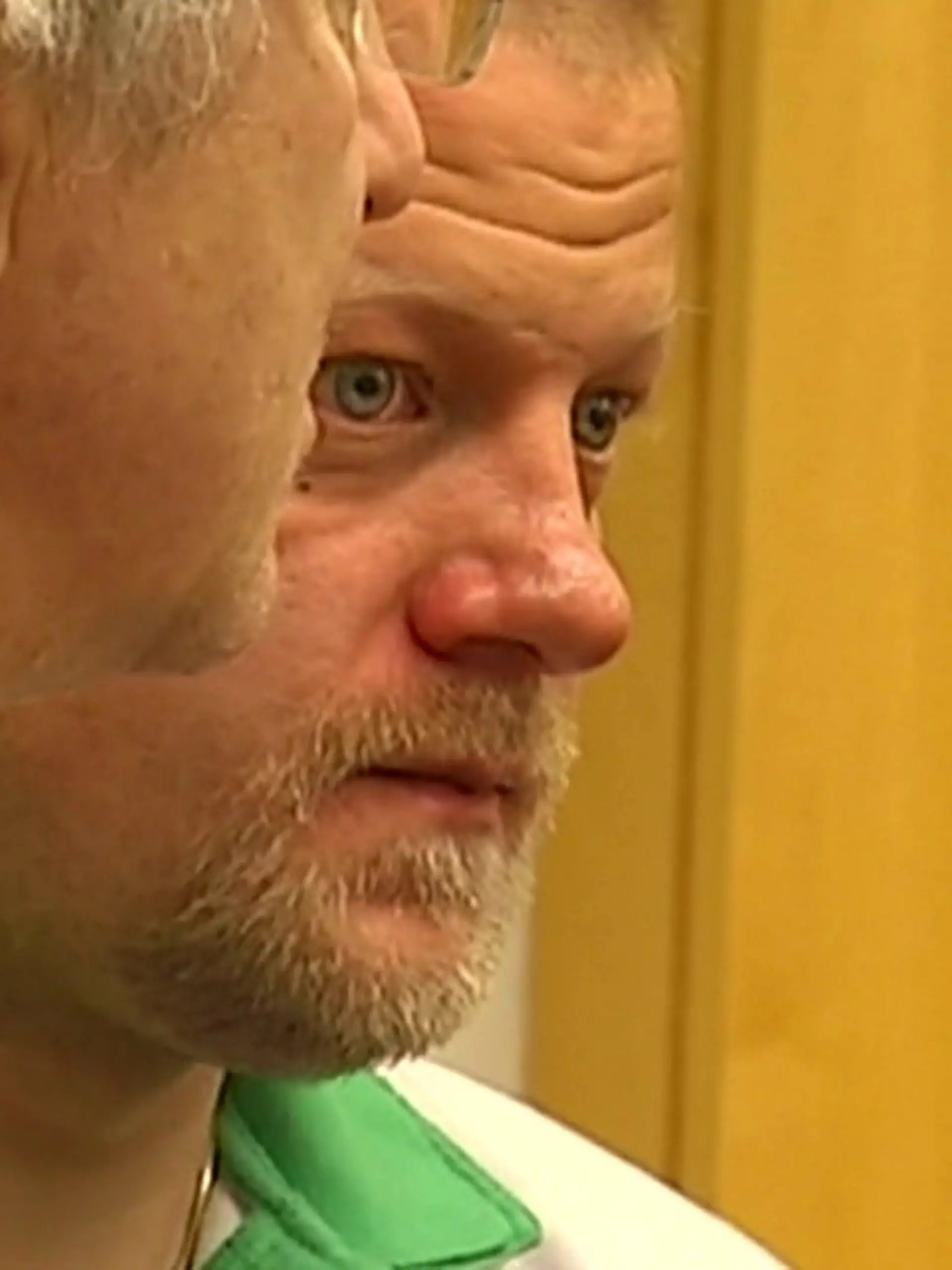 21 Jahre lang sitzt der Norweger Viggo Kristiansen im Gefängnis. Auch wenn er immer seine Unschuld beteuert hat, muss er damit die Höchststrafe absitzen. Und nach seiner Haft kommt raus: Viggo Kristiansen ist gar nicht der gesuchte Kindermörder.  Damit hat der Mann sein halbes Leben zu Unrecht im Knast gesessen. Welche Entschädigung der Norweger dafür bekommt, seht ihr im Video.