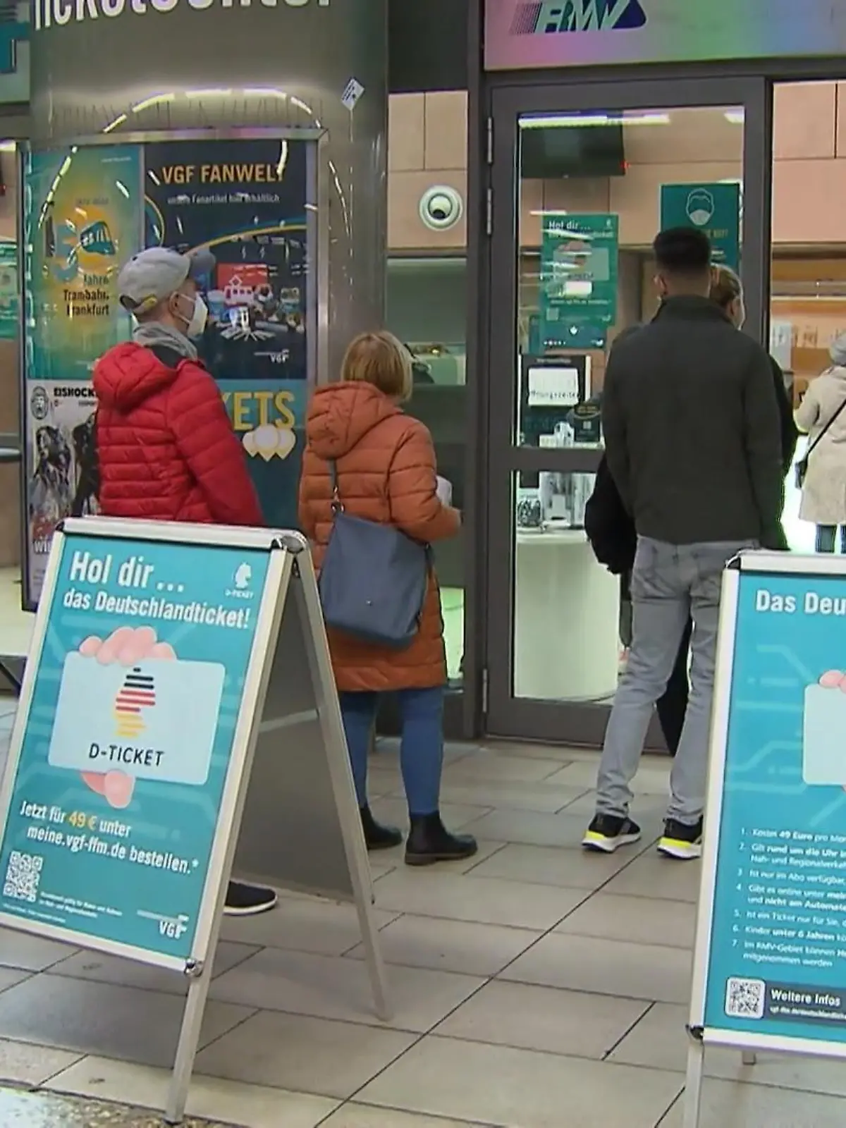 Bild zu: "Debatte um Deutschlandticket"