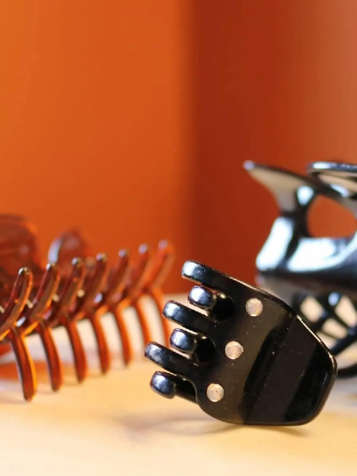 Klauen Haarclips an der Theke