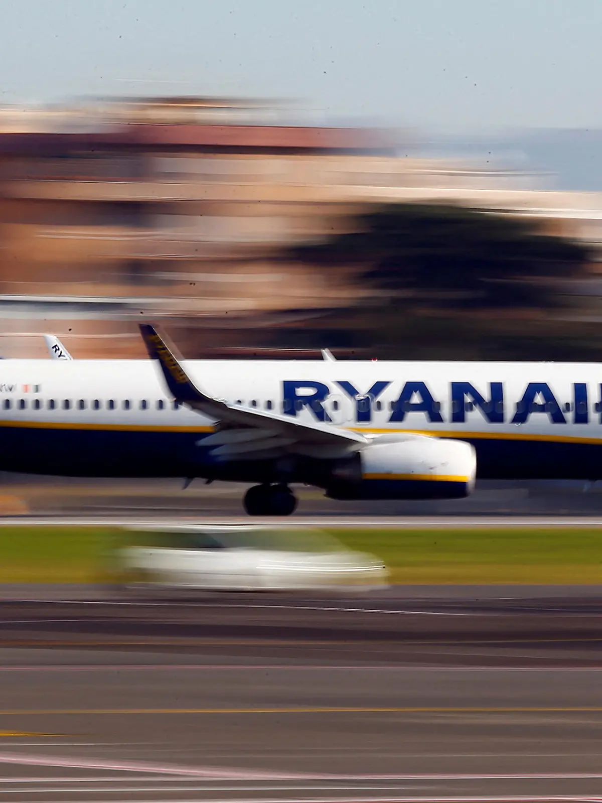 FILE PHOTO: A Ryanair aircraft lands at Ciampino Airport in Rome, Italy December 24, 2016. REUTERS/Tony Gentile/File Photo