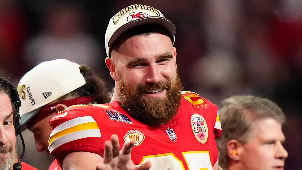 FILE - Kansas City Chiefs tight end Travis Kelce (87) waves after the NFL Super Bowl 58 football game against the San Francisco 49ers Sunday, Feb. 11, 2024, in Las Vegas. The tight end is the host of a new game show called “Are You Smarter Than a Celebrity” for Prime Video, the streamer confirmed Tuesday, April 16, 2024. (AP Photo/Frank Franklin II, File)