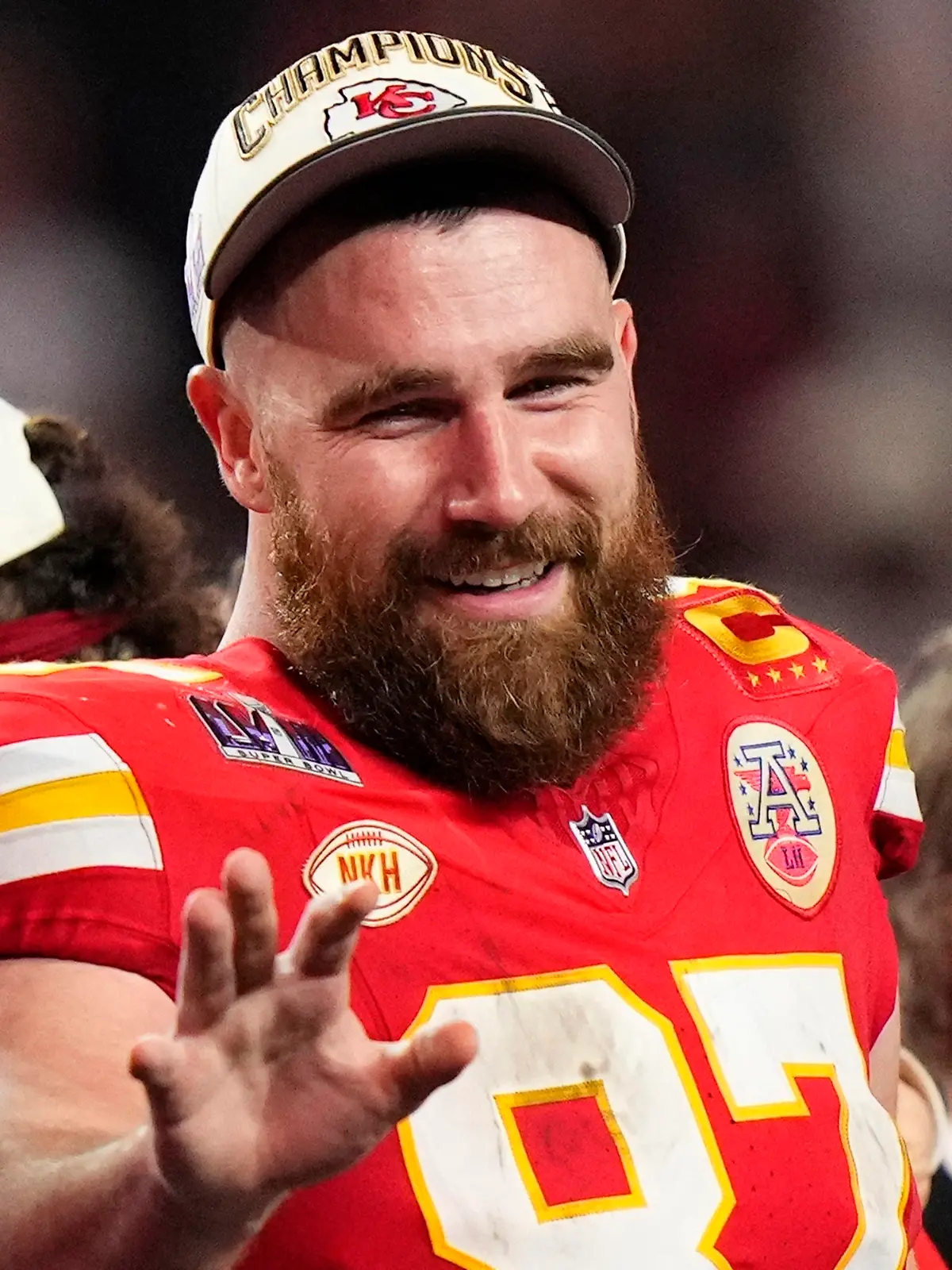 FILE - Kansas City Chiefs tight end Travis Kelce (87) waves after the NFL Super Bowl 58 football game against the San Francisco 49ers Sunday, Feb. 11, 2024, in Las Vegas. The tight end is the host of a new game show called “Are You Smarter Than a Celebrity” for Prime Video, the streamer confirmed Tuesday, April 16, 2024. (AP Photo/Frank Franklin II, File)