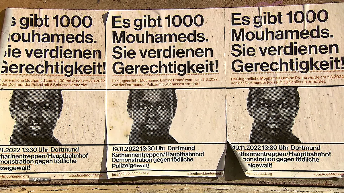 Das Opfer Mouhamed Dramé auf Flyern.
