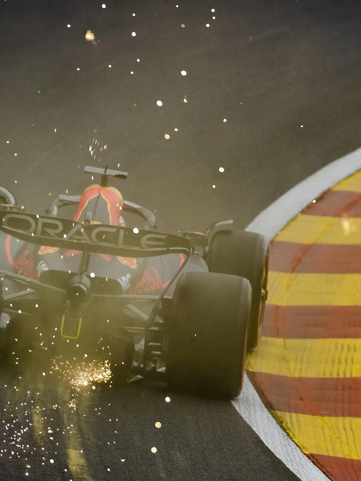  SPA - Max Verstappen 1 with the Oracle Red Bull Racing RB18 Honda during the 1st practice session ahead of the F1 Grand Prix of Belgium at the Circuit de Spa-Francorchamps on August 26, 2022 in SPA, Belgium. ANP SEM VAN DER WAL F1 Grand Prix of Belgium, Practice 1 2022 xVIxANPxSportx/xxANPxIVx *** SPA Max Verstappen 1 with the Oracle Red Bull Racing RB18 Honda during the 1st practice session ahead of the F1 Grand Prix of Belgium at the Circuit de Spa Francorchamps on August 26, 2022 in SPA, Belgium ANP SEM VAN DER WAL F1 Grand Prix of Belgium, Practice 1 2022 xVIxANPxSportx xxANPxIVx 453540079 originalFilename: 453540079.jpg