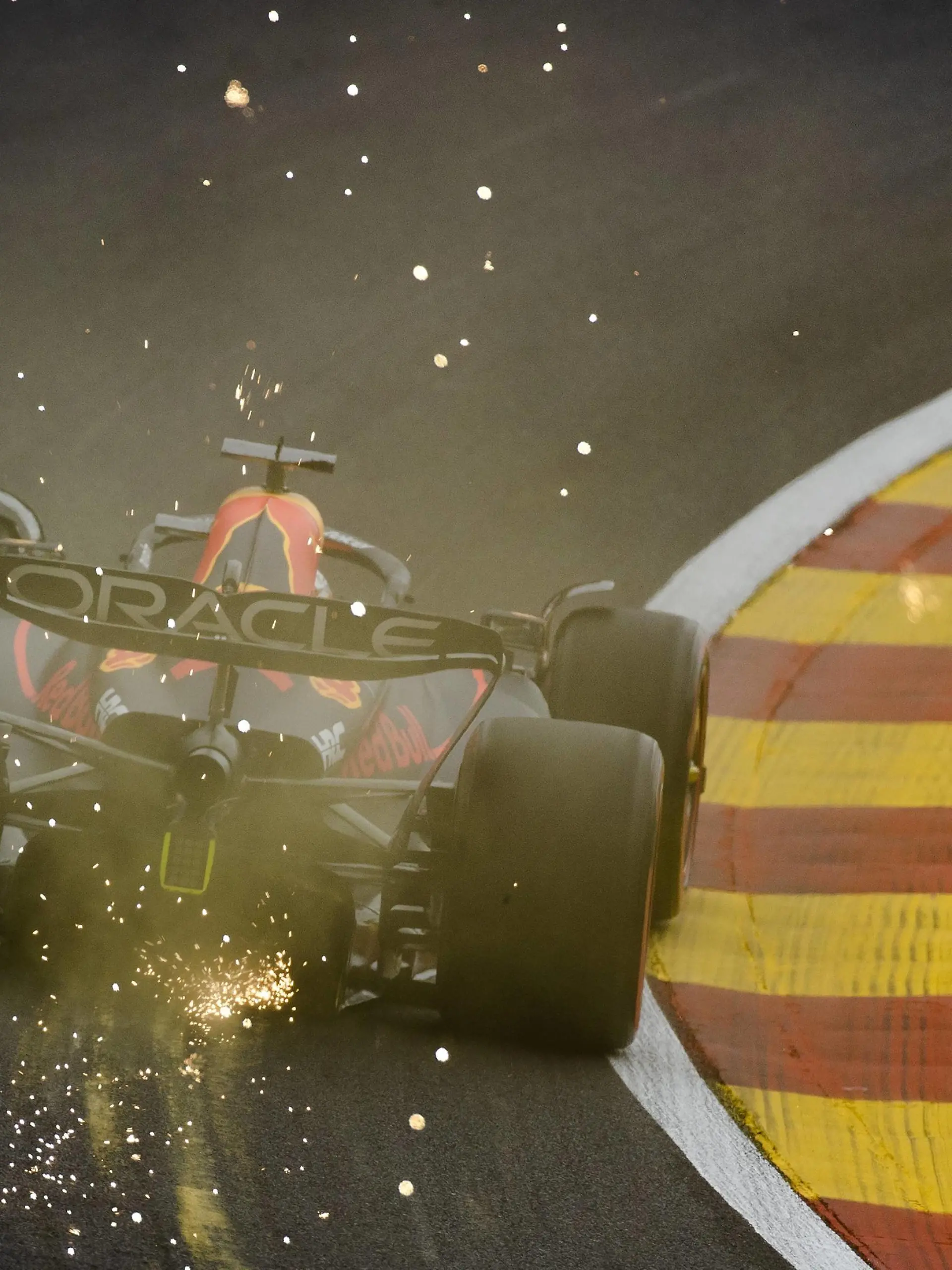  SPA - Max Verstappen 1 with the Oracle Red Bull Racing RB18 Honda during the 1st practice session ahead of the F1 Grand Prix of Belgium at the Circuit de Spa-Francorchamps on August 26, 2022 in SPA, Belgium. ANP SEM VAN DER WAL F1 Grand Prix of Belgium, Practice 1 2022 xVIxANPxSportx/xxANPxIVx *** SPA Max Verstappen 1 with the Oracle Red Bull Racing RB18 Honda during the 1st practice session ahead of the F1 Grand Prix of Belgium at the Circuit de Spa Francorchamps on August 26, 2022 in SPA, Belgium ANP SEM VAN DER WAL F1 Grand Prix of Belgium, Practice 1 2022 xVIxANPxSportx xxANPxIVx 453540079 originalFilename: 453540079.jpg