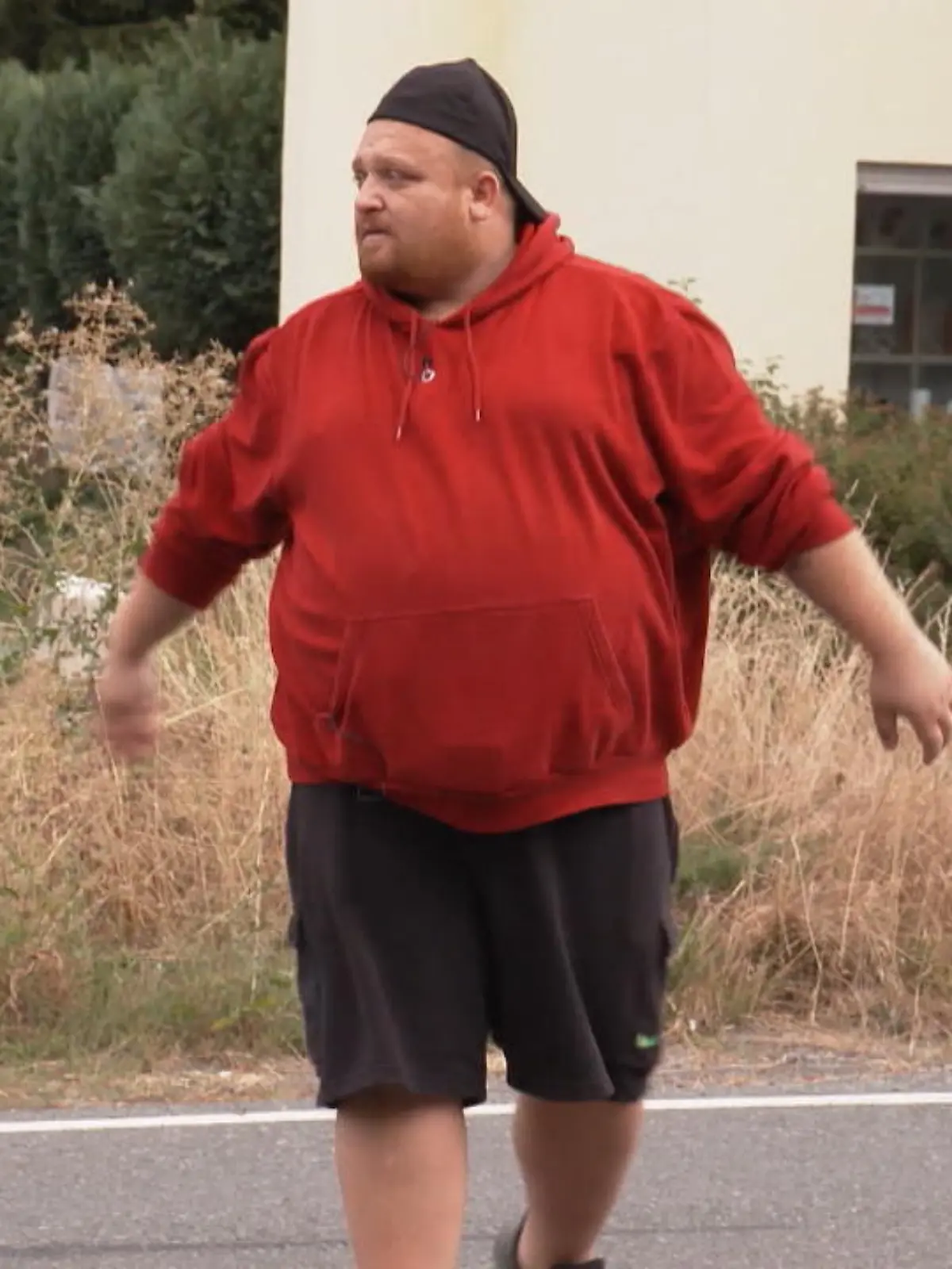 In nur einem Jahr hat er 60 Kilo zugenommen. Menowin Fröhlich will so nicht mehr weiterleben. Er will endlich wieder fit und gesund werden.