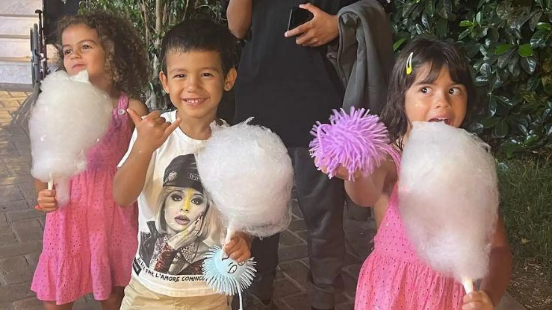 Ronaldo und Rodriguez mit den Kindern im Urlaub