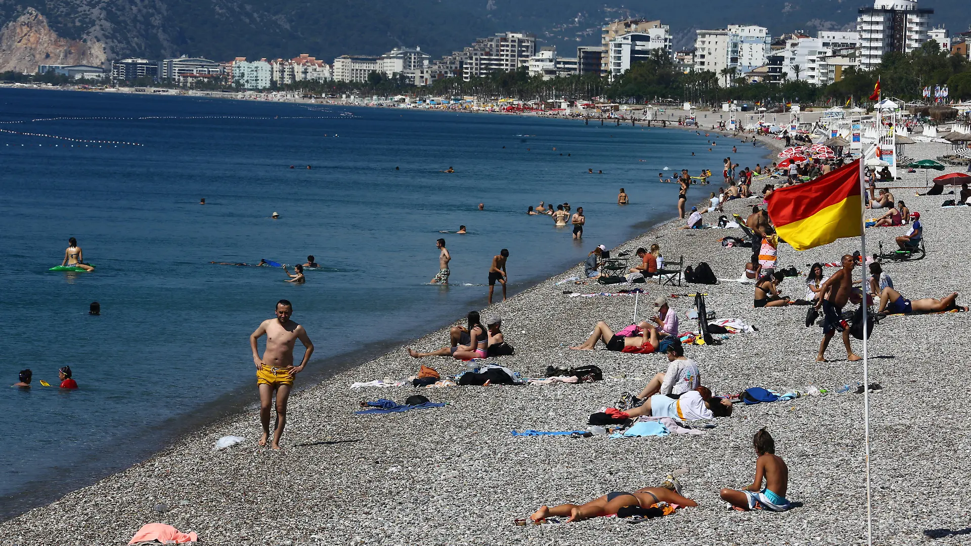 People sunbathe on Konyaalti beach, amid the COVID-19 outbreak, in the southern resort city of Antalya, Turkey June 19, 2020. Picture taken June 19, 2020. REUTERS/Kaan Soyturk