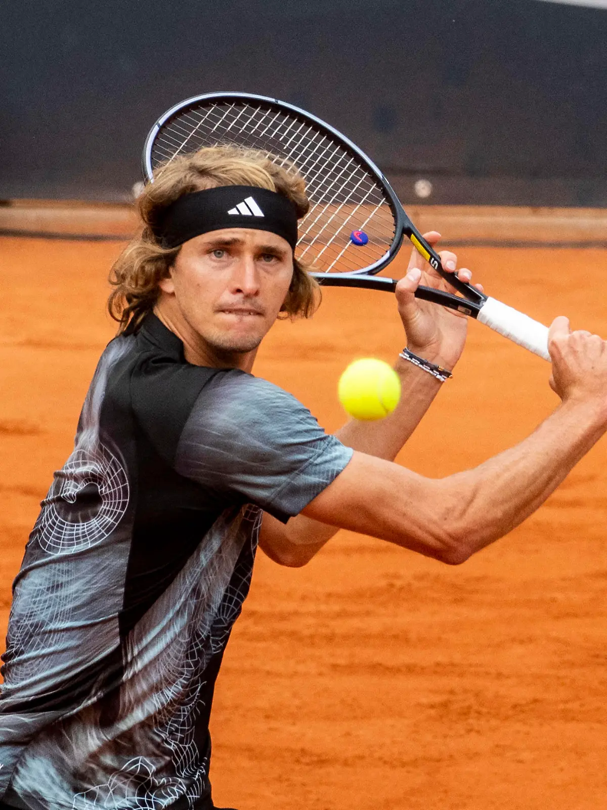 25.7.2023, GER, Tennis, Herren, Hamburg European Open 2023, ATP, Tennis Herren Alexander Zverev Deutschland - Alex Molcan Slowakei Alexander Zverev Deutschland spielt den Ball. Hamburg Rothenbaum Stadion Hamburg Deutschland *** 25 7 2023, GER, Tennis, Men, Hamburg European Open 2023, ATP, Alexander Zverev Germany Alex Molcan Slovakia Alexander Zverev Germany plays the ball Hamburg Rothenbaum Stadium Hamburg Germany
