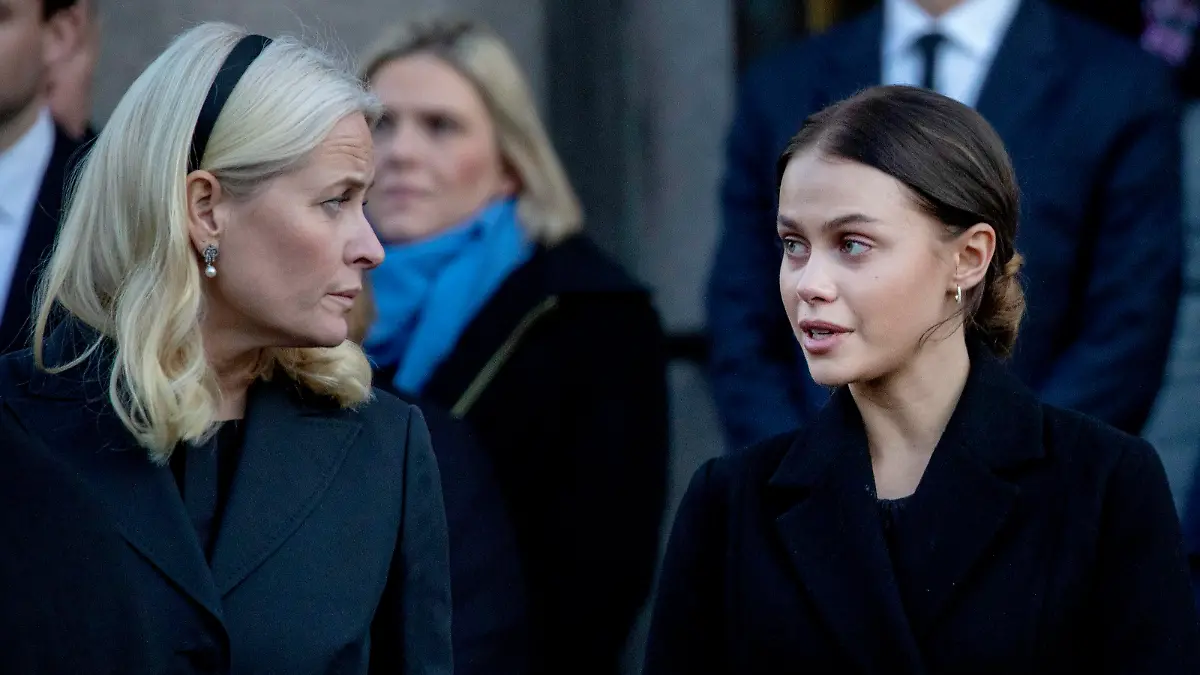 Crown Princess Mette-Marit of Norway and Juliane Snekkestad (girlfriend of Marius Borg H?iby) leave at the Cathedral of Oslo, on January 3, 2020, after attending the funeral service of Ari Behn (Aarhus, 30 september 1972 ? Lommedalen, 25 december 2019) Photo: Albert Nieboer / Netherlands OUT / Point de Vue OUT