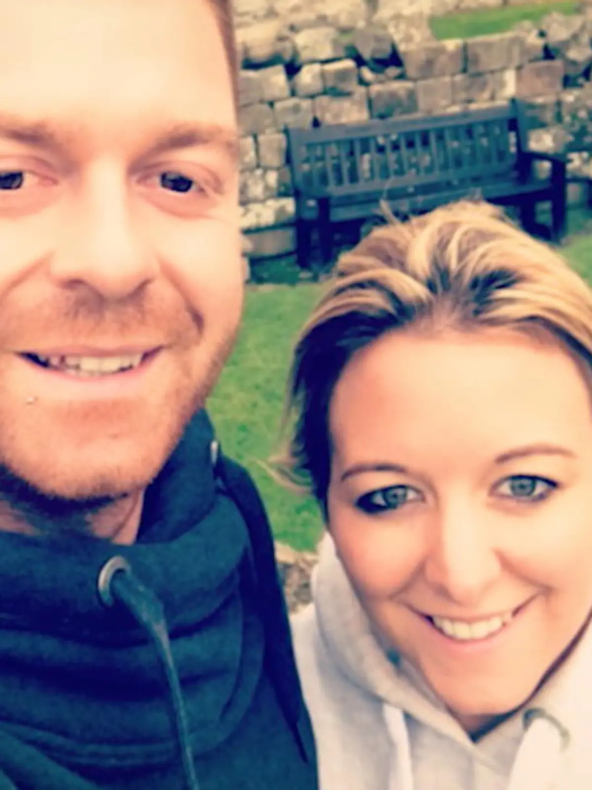 Laura und Shane leben in ihrem Traumhaus in England. Nachwuchs steht an - das Glück scheint perfekt. Doch da ist noch ihr Nachbar Anthony, der die Familie immer wieder schikaniert und bedroht. Eines Abends fasst er einen unheimlichen Plan.