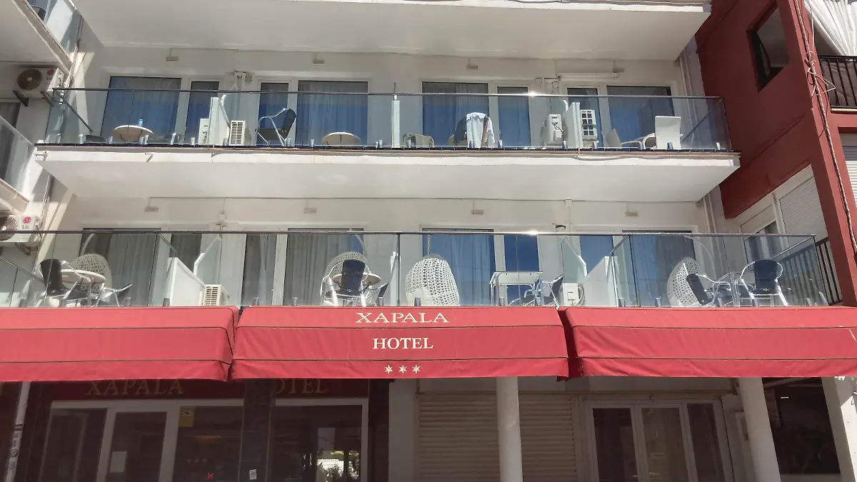 Wurden zwei deutsche Frauen wegen Sekt und Baguette aus diesem Ballermann-Hotel geworfen?
