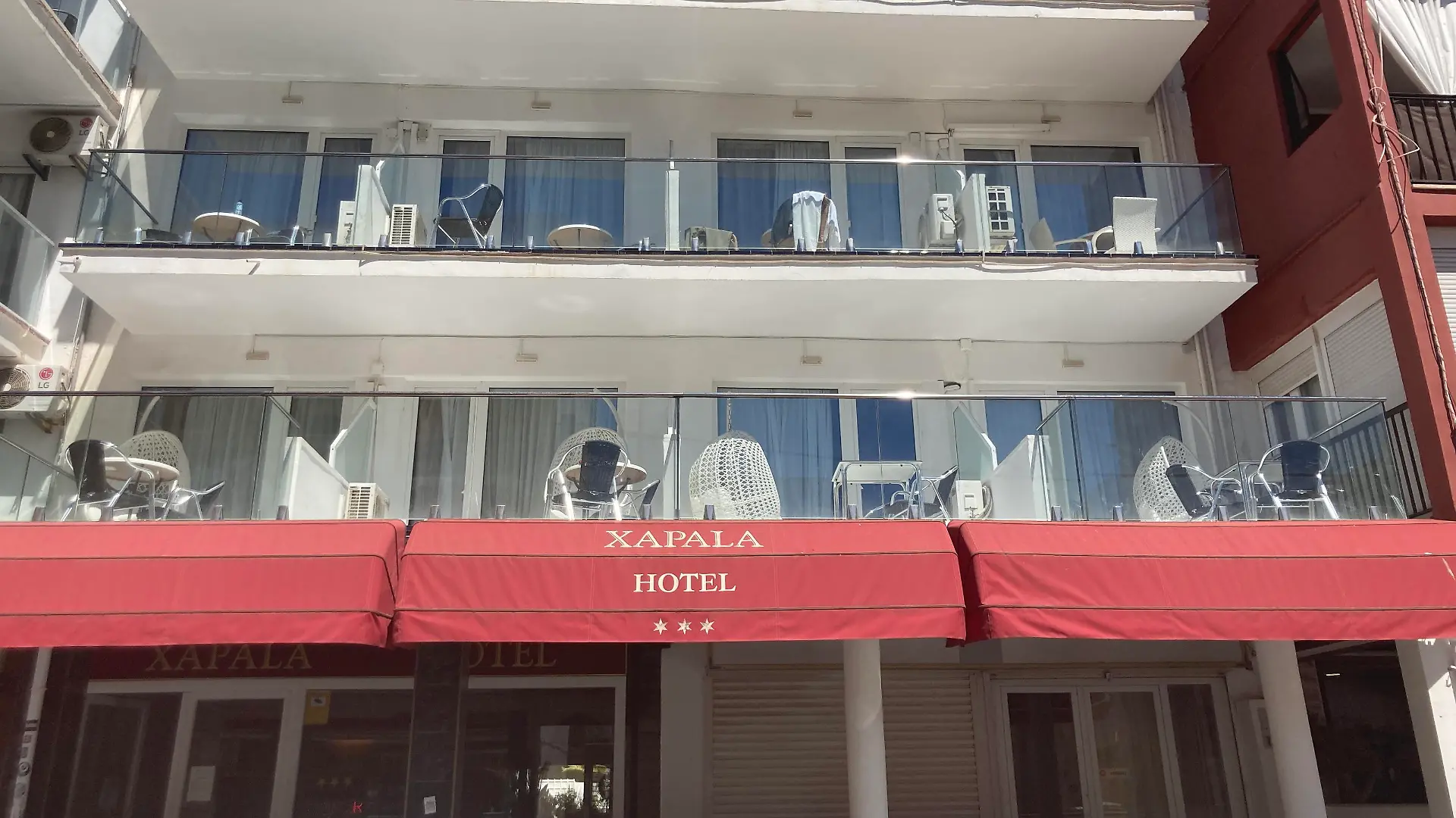 Wurden zwei deutsche Frauen wegen Sekt und Baguette aus diesem Ballermann-Hotel geworfen?