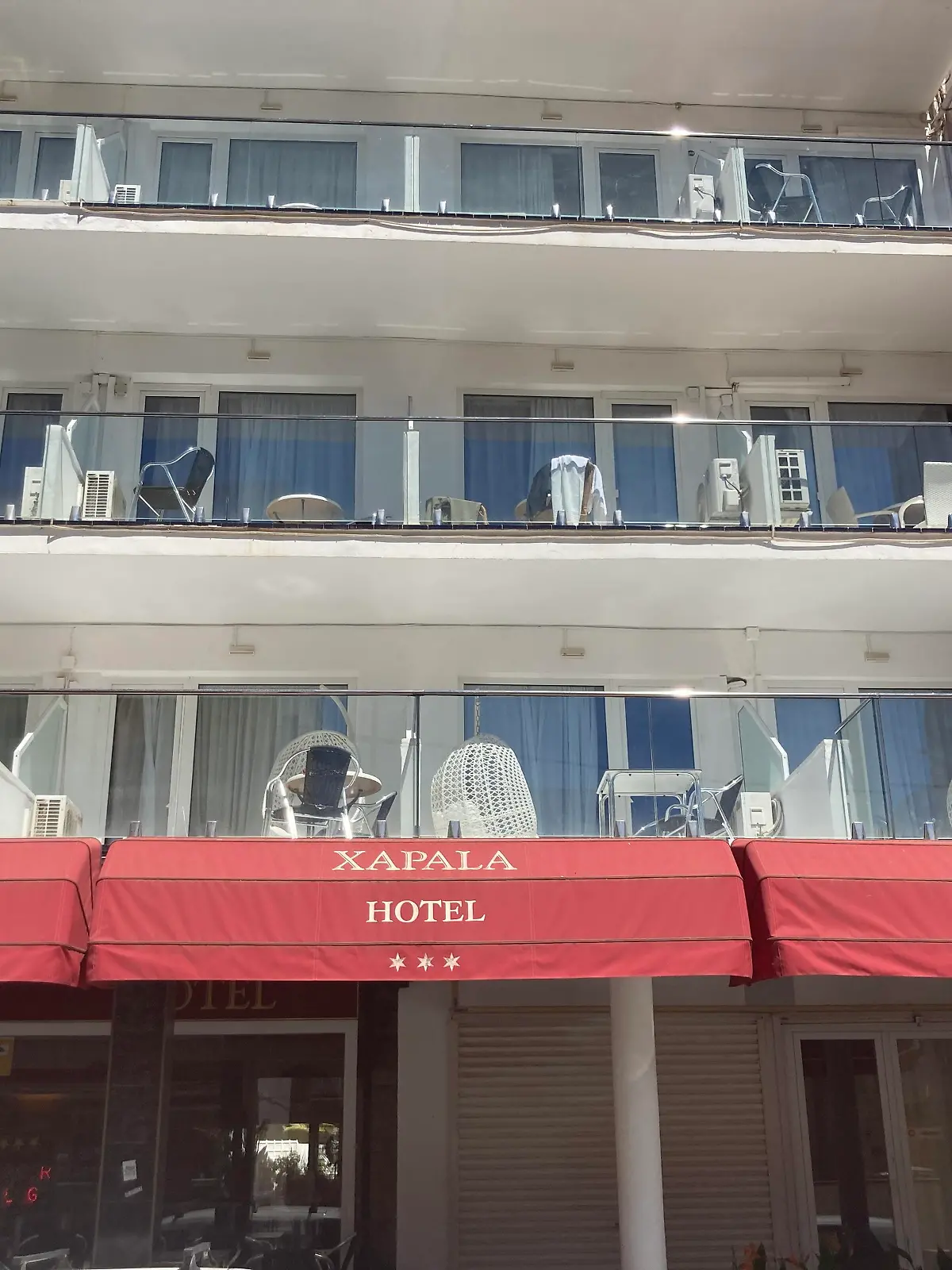 Wurden zwei deutsche Frauen wegen Sekt und Baguette aus diesem Ballermann-Hotel geworfen?