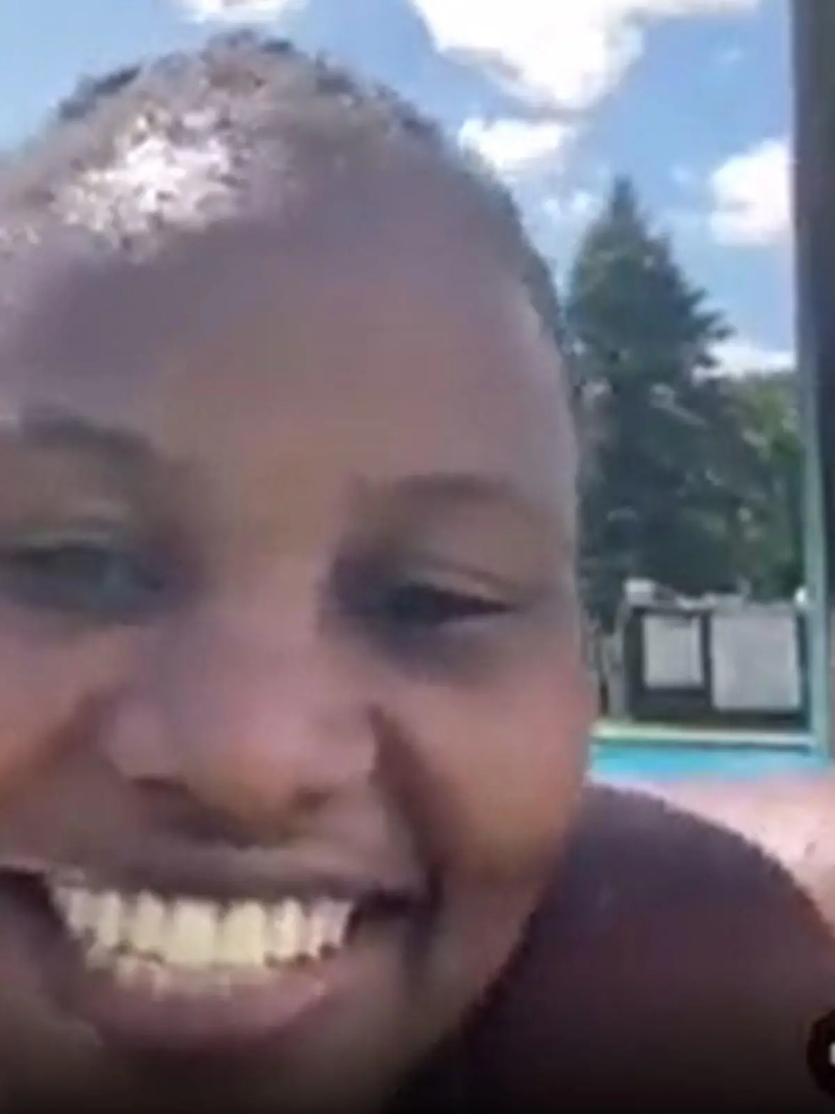 Helen filmte sich noch im Pool. Wenige Minuten später ertrank sie.