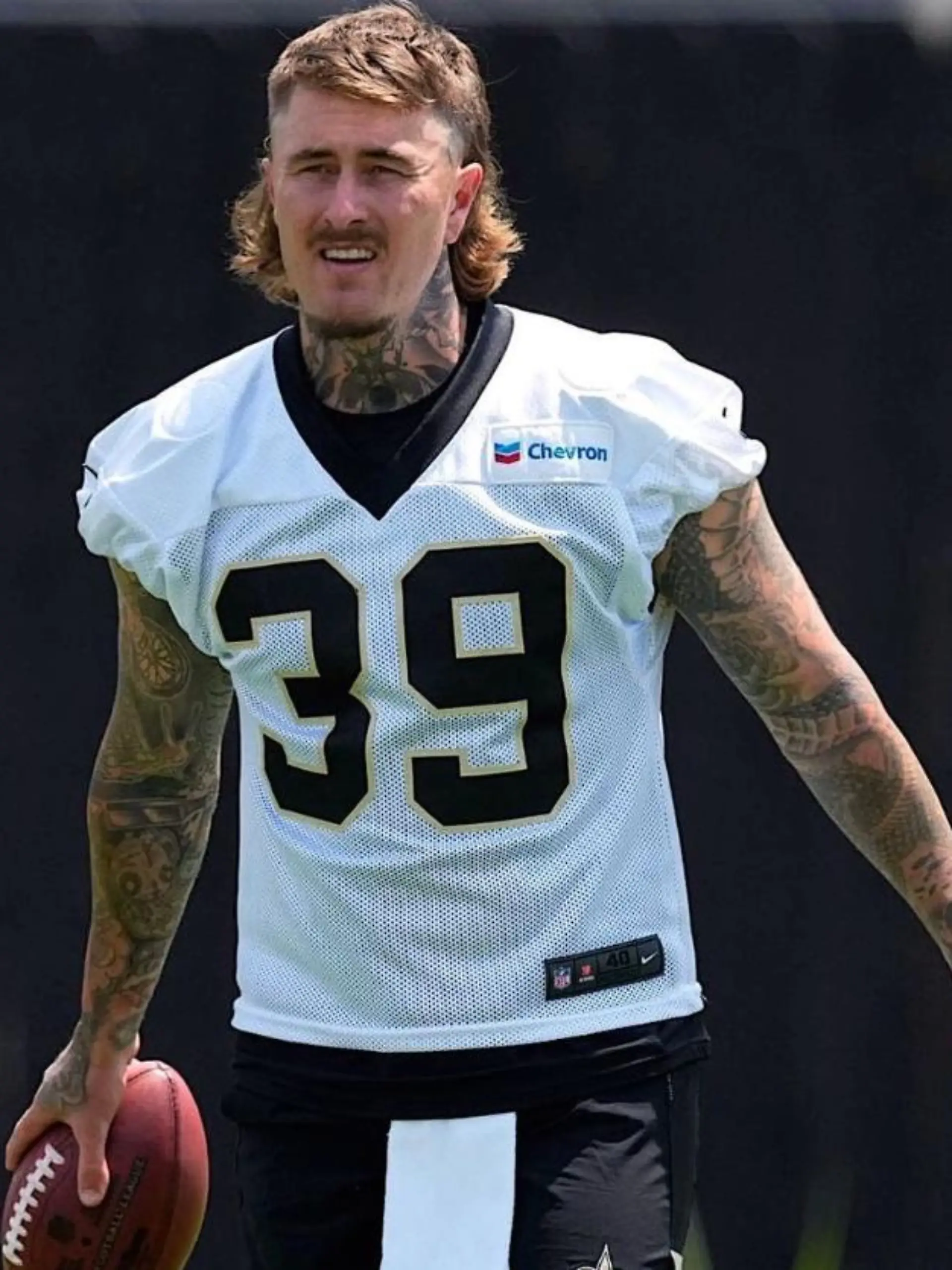 Lou Hedley (30) arbeitete als Gerüstbauer und Tätowierer nun ist er Punter bei den New Orleans Saints
