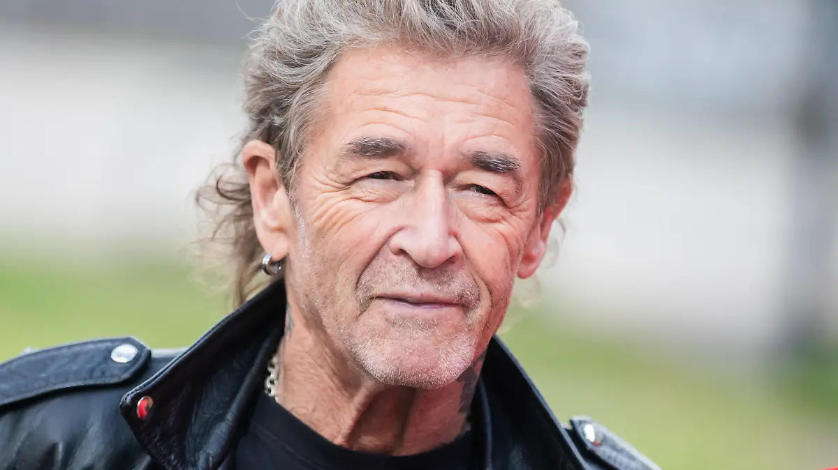 ARCHIV - 25.09.2021, Brandenburg, Potsdam: Peter Maffay, Musiker und Kinderbuchautor, kommt zu einer Signierstunde seines Kinderbuchs «Anouk, die nachts auf Reisen geht». (zu dpa: «Zwei Jahre Verspätung: Peter Maffay erhält Frankfurter Musikpreis»). Foto: Christoph Soeder/dpa +++ dpa-Bildfunk +++
