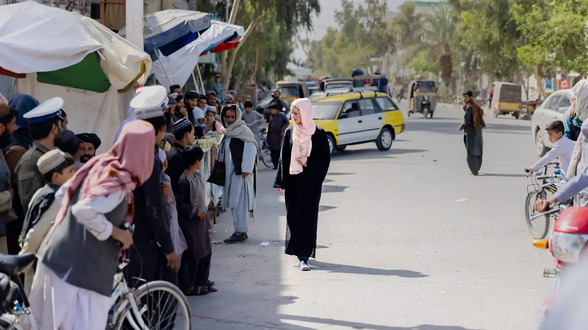 RTL Reporterin Liv von Boetticher in Kandahar, Afghanistan

+++ Die Verwendung des sendungsbezogenen Materials ist nur mit dem Hinweis und Verlinkung auf RTL+ gestattet. +++