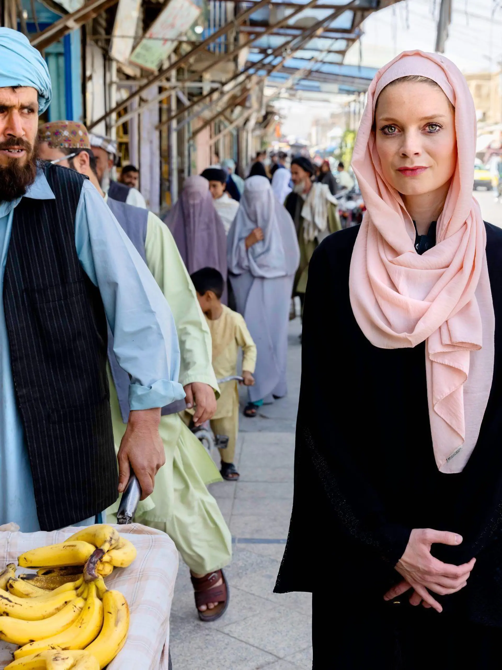 RTL Reporterin Liv von Boetticher in Kandahar, Afghanistan
+++ Die Verwendung des sendungsbezogenen Materials ist nur mit dem Hinweis und Verlinkung auf RTL+ gestattet. +++