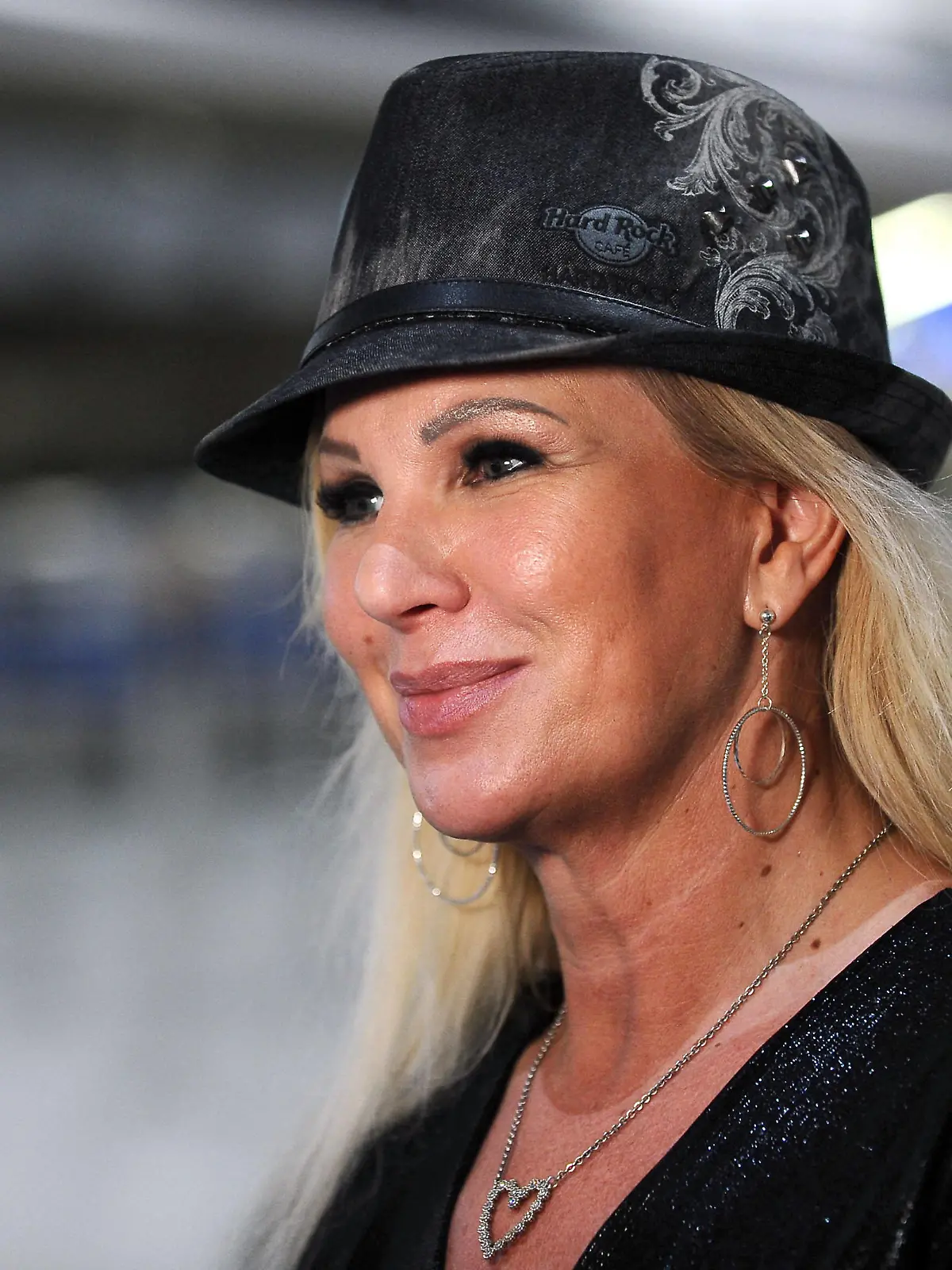  RTL - Dschungelcamp 2020. Claudia Norberg anläßlich der Abreise der Kandidaten der RTL - Sendung Ich bin ein Star - holt mich hier raus zum Dschungel-Camp 2020 am 05.01.2020 auf dem Flughafen Frankfurt / Main. 20200105MWI13016 *** RTL Jungle Camp 2020 Claudia Norberg on the occasion of the departure of the candidates of the RTL show Ich bin ein Starholt mich hier rausholt mich zum Jungle Camp 2020 on 05 01 2020 at Frankfurt Airport 20200105MWI13016