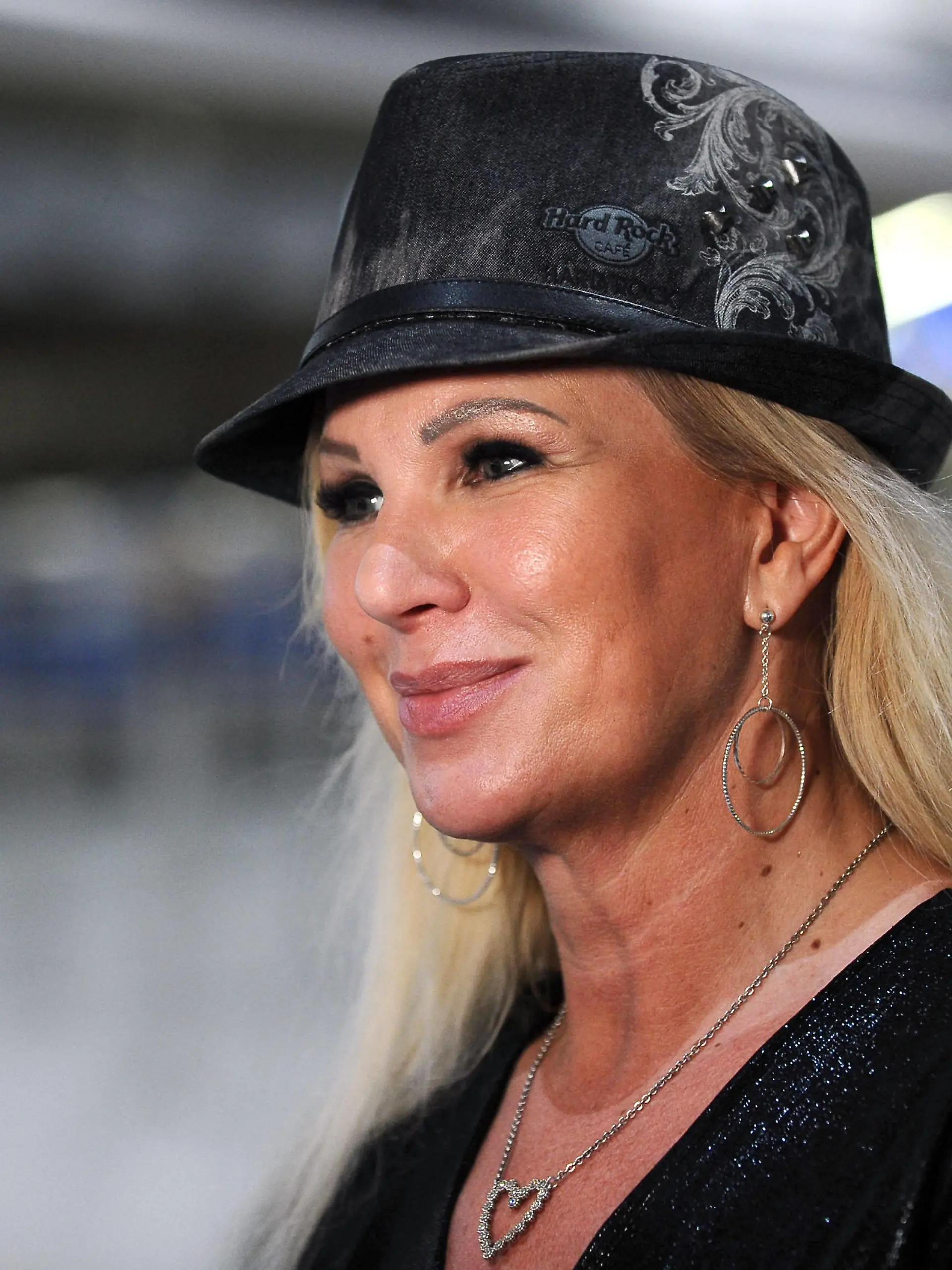 RTL - Dschungelcamp 2020. Claudia Norberg anläßlich der Abreise der Kandidaten der RTL - Sendung Ich bin ein Star - holt mich hier raus zum Dschungel-Camp 2020 am 05.01.2020 auf dem Flughafen Frankfurt / Main. 20200105MWI13016 *** RTL Jungle Camp 2020 Claudia Norberg on the occasion of the departure of the candidates of the RTL show Ich bin ein Starholt mich hier rausholt mich zum Jungle Camp 2020 on 05 01 2020 at Frankfurt Airport 20200105MWI13016