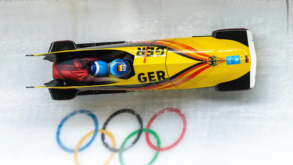 19.02.2022, National Sliding Centre, Yanqing, CHN, Olympische Winterspiele, Peking 2022, Bob, Zweierbob, Damen, 3. Lauf, im Bild Mariama Jamanka mit Alexandra Burghardt GER // Mariama Jamanka and Alexandra Burghardt GER during the 3rd run of women Doubles Bobsleigh Competition for the Winter Olympic Games, Olympische Spiele, Olympia, OS Beijing 2022. National Sliding Centre in Yanqing, China on 2022/02/19. / Expa Yanqing *** 19 02 2022, National Sliding Centre, Yanqing, CHN, Winter Olympic Games, Beijing 2022, Bobsleigh, Doubles Bobsleigh, Women, 3 run, in the picture Mariama Jamanka with Alexandra Burghardt GER Mariama Jamanka and Alexandra Burghardt GER during the 3rd run of women Doubles Bobsleigh Competition for the Winter Olympic Games Beijing 2022 National Sliding Centre in Yanqing, China on 2022 02 19 Expa Yanqing PUBLICATIONxNOTxINxAUTxRUSxPOL EP_gro 