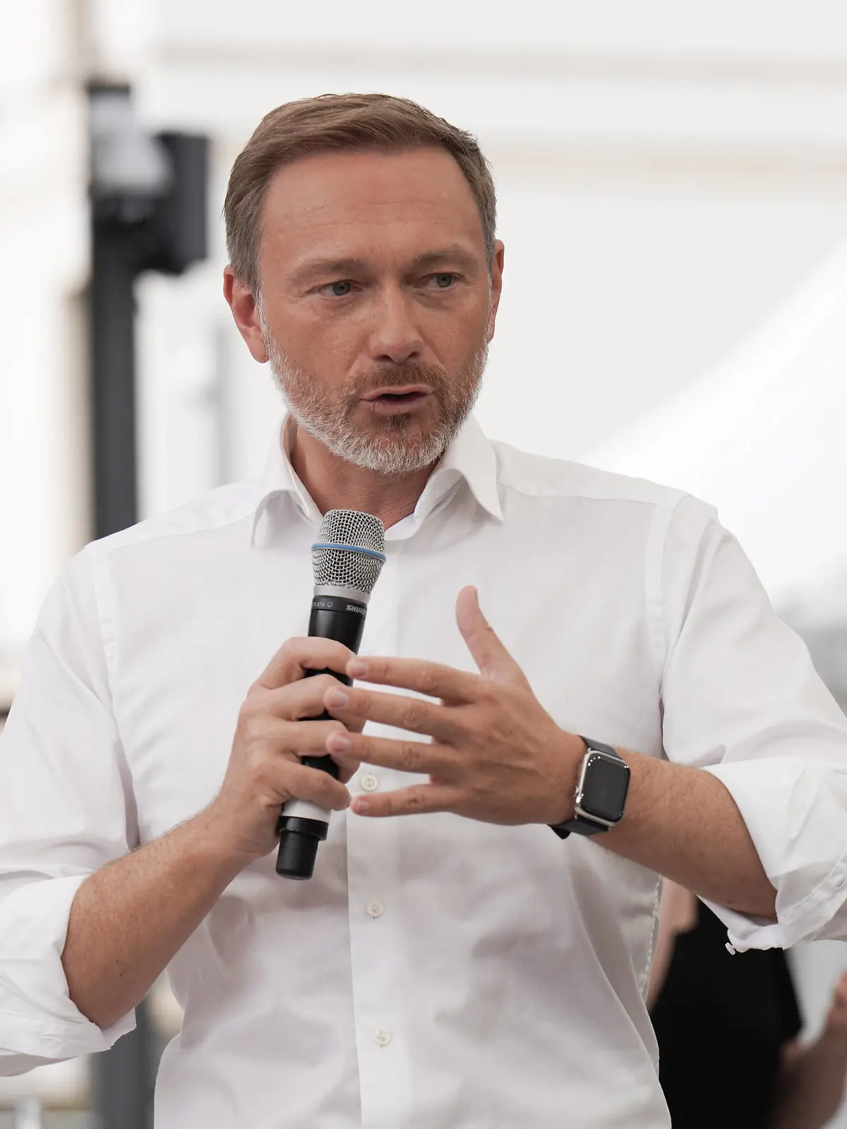 News Bilder des Tages Finanzminister Christian Lindner 21.8.2022 Tag der offenen Tür im Finanzministerium, Christian Lindner beantwortet Fragen von Bürgerinnen und Bürger Berlin Berlin GER *** Minister of Finance Christian Lindner 21 8 2022 Open Day at the Ministry of Finance, Christian Lindner answers questions from citizens Berlin Berlin GER