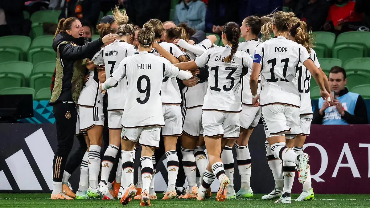 FIFA Frauen-Weltmeisterschaft 2023: Deutschland - Marokko 24.07.2023 Jubel Jubeltraube zum 3:0 durch Klara Buehl Deutschland, 19 FIFA Frauen-Weltmeisterschaft 2023: Deutschland - Marokko Melbourne / Naarm, Melbourne-Rectangular-Stadion, 23.07.2023 *** FIFA Womens World Cup 2023 Germany Morocco 24 07 2023 Cheering cheer for 3 0 by Klara Buehl Germany, 19 FIFA Womens World Cup 2023 Germany Morocco Melbourne Naarm, Melbourne Rectangular Stadium, 23 07 2023. Copyright: xBEAUTIFULxSPORTS/Jonesx