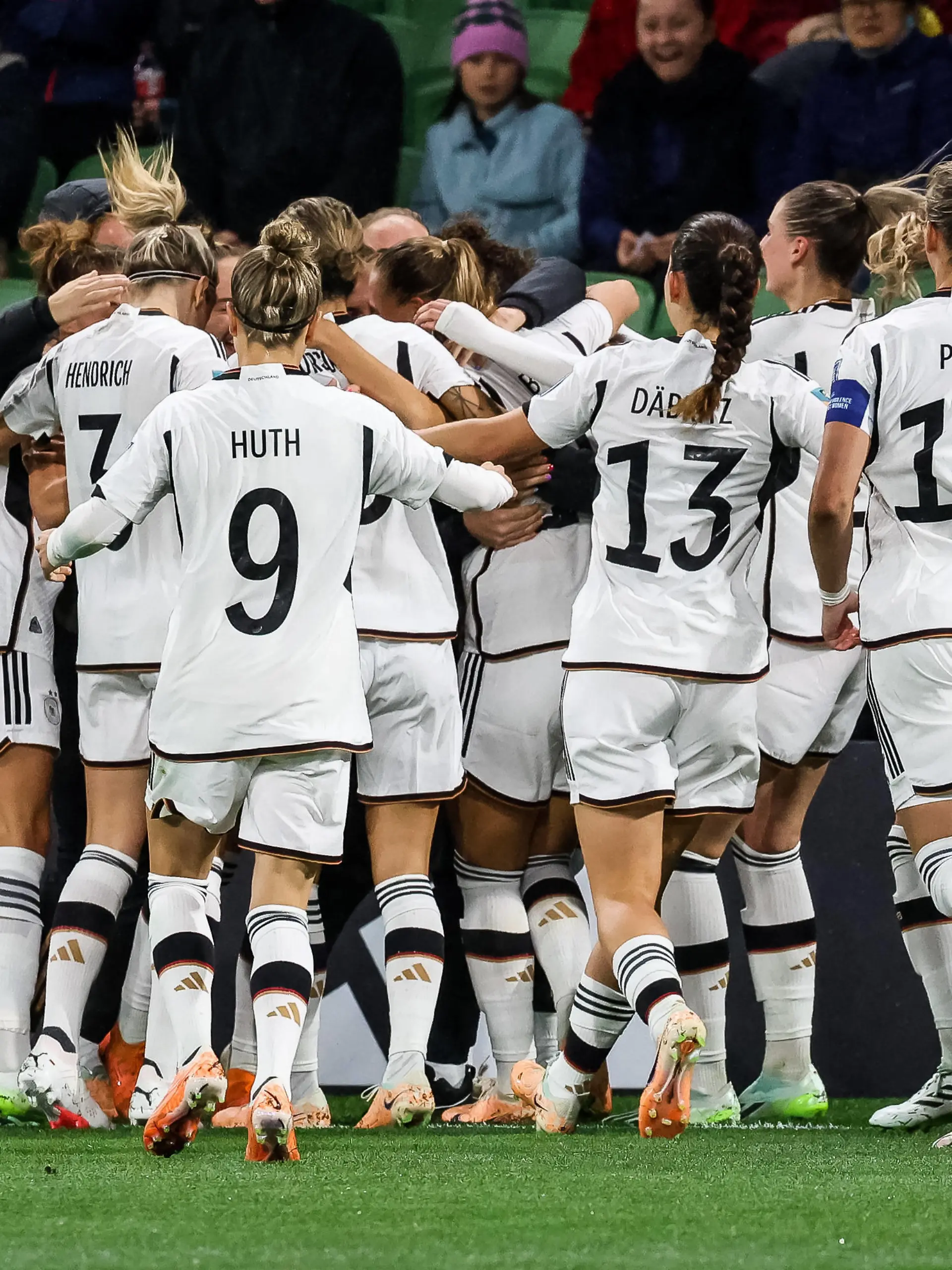FIFA Frauen-Weltmeisterschaft 2023: Deutschland - Marokko 24.07.2023 Jubel Jubeltraube zum 3:0 durch Klara Buehl Deutschland, 19 FIFA Frauen-Weltmeisterschaft 2023: Deutschland - Marokko Melbourne / Naarm, Melbourne-Rectangular-Stadion, 23.07.2023 *** FIFA Womens World Cup 2023 Germany Morocco 24 07 2023 Cheering cheer for 3 0 by Klara Buehl Germany, 19 FIFA Womens World Cup 2023 Germany Morocco Melbourne Naarm, Melbourne Rectangular Stadium, 23 07 2023. Copyright: xBEAUTIFULxSPORTS/Jonesx