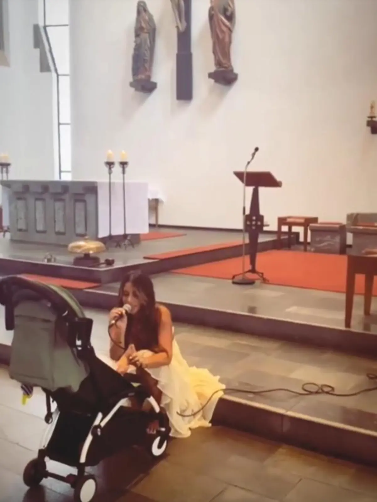 Mama Sarah Engels hat ihre Tochter Solea Liana taufen lassen.