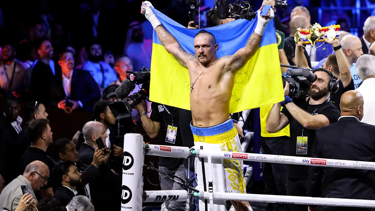 JEDDAH, SAUDI ARABIA - AUGUST 20: Oleksandr Usyk of Ukraine celebrates after defeating Anthony Joshua of Great Britain in boxing rematch under the name of "Rage in the Red Sea" at King Abdullah Sports Complex in Jeddah, Saudi Arabia on August 20, 2022. Ayman Yaqoob / Anadolu Agency