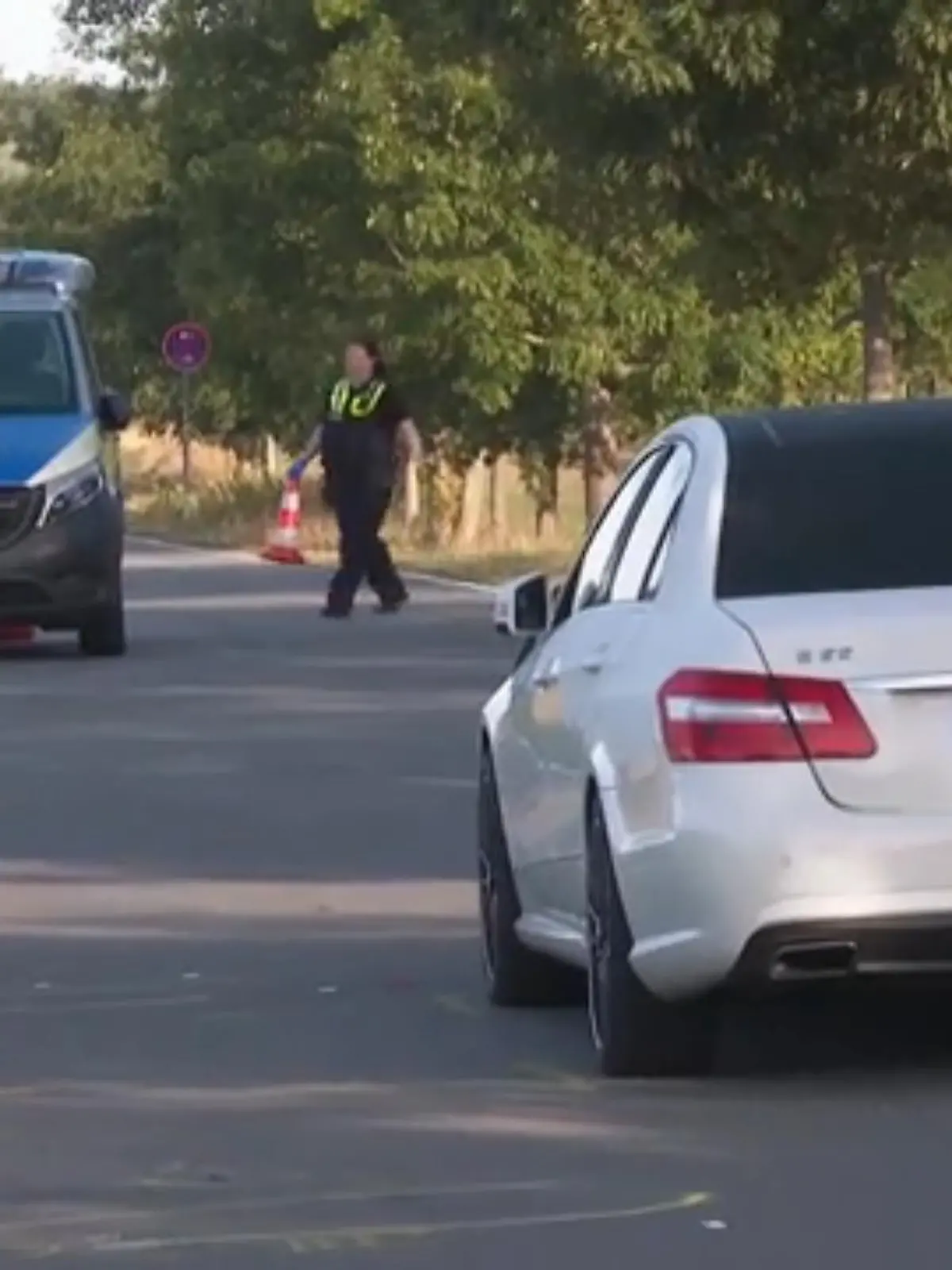 Horror-Unfall in Mecklenburg-Vorpommern: Ein Mercedes fährt in Bad Doberan in eine Gruppe und verletzte mehrere Menschen teils schwer.