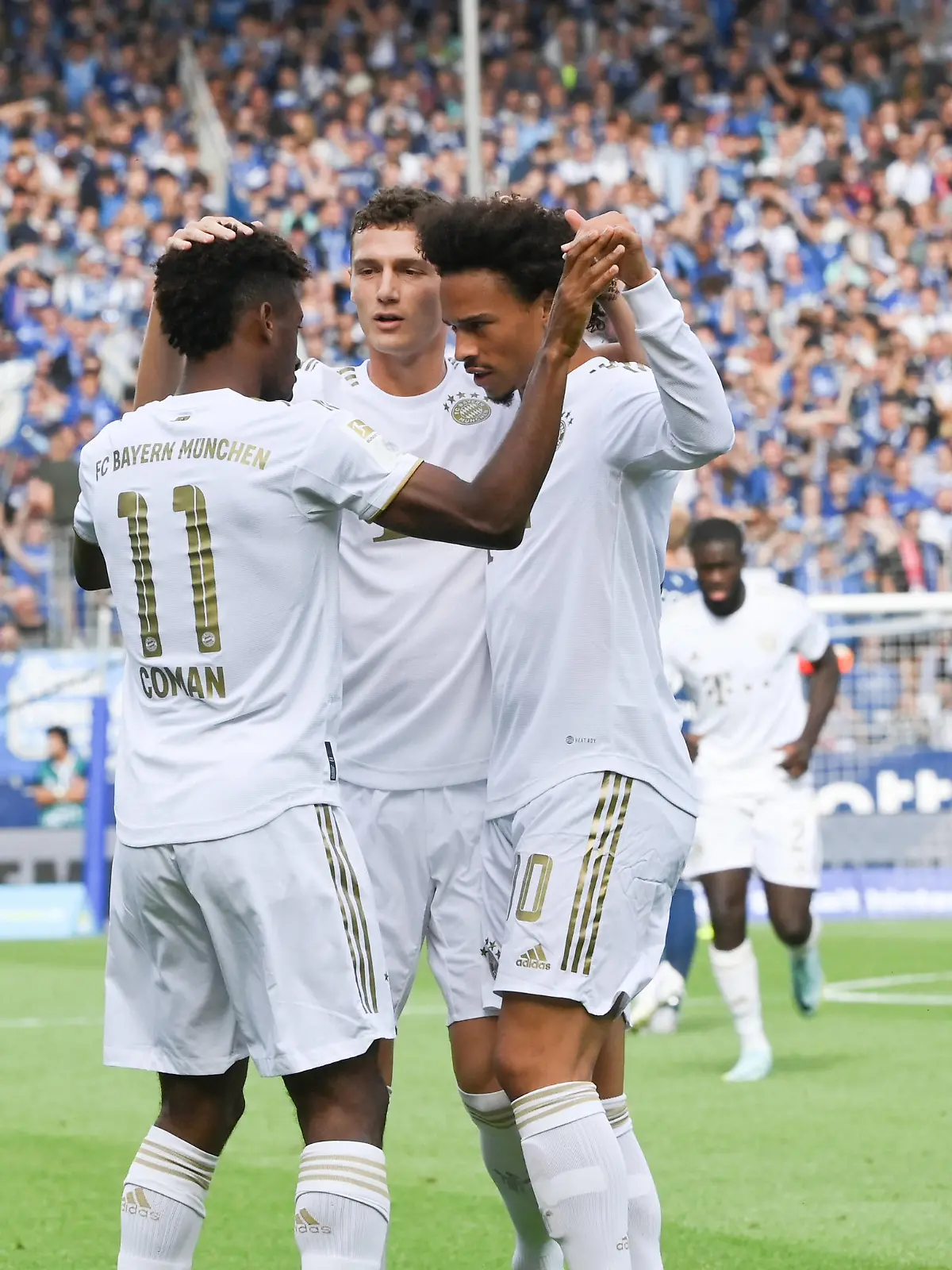  Jubel 0:1, v.re., Leroy Sane Bayern Muenchen, Benjamin Pavard FC Bayern Muenchen, Kingsley Coman Bayern Muenchen 21.08.2022, Fussball GER, Saison 2022 2023, 1. Bundesliga, 3. Spieltag, VfL Bochum - FC Bayern München Foto: Maik Hölter/TEAM2sportphoto DFL regulations prohibit any use of photographs as image sequences and/or quasi-video Bochum Vonovia Ruhrstadion Nordrhein Westfalen Deutschland *** Jubel 0 1, v re , Leroy Sane Bayern Muenchen , Benjamin Pavard FC Bayern Muenchen , Kingsley Coman Bayern Muenchen 21 08 2022, Fussball GER, Saison 2022 2023, 1 Bundesliga, 3 Spieltag, VfL Bochum FC Bayern München Foto Maik Hölter TEAM2sportphoto DFL regulations prohibit any use of photographs as image sequences and or quasi video Bochum Vonovia Ruhrstadion Nordrhein Westfalen Germany Team2