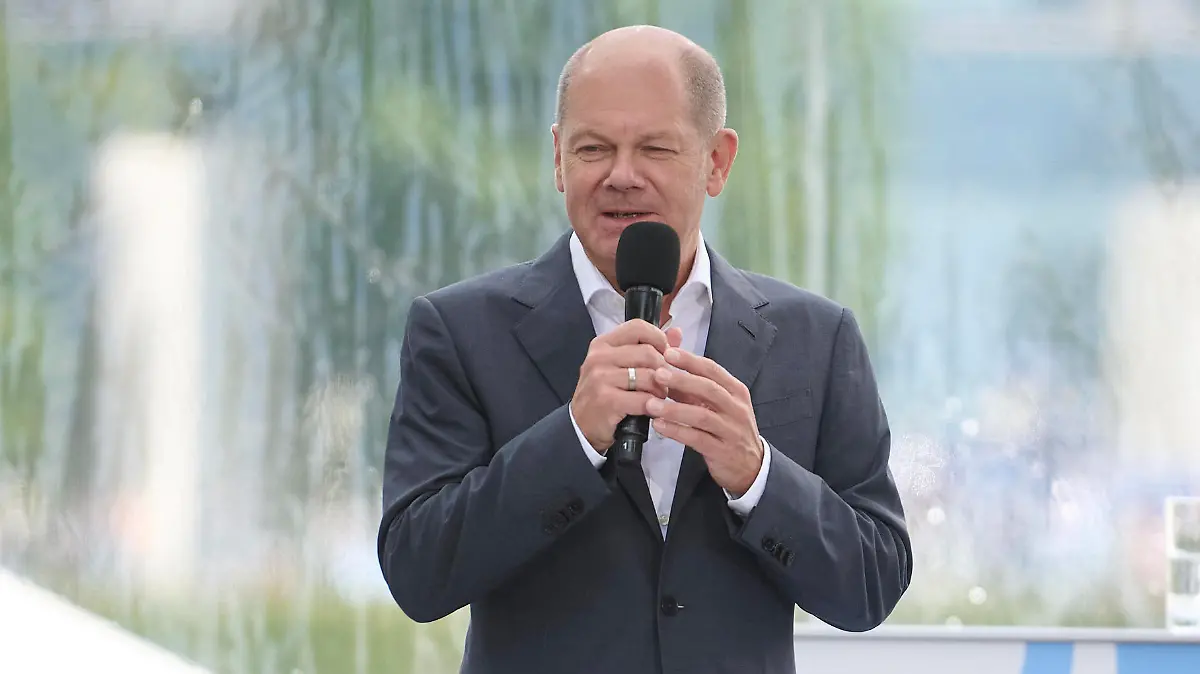  Olaf Scholz im Rahmen des Tages der offenen Tür im Kanzleramt in Berlin Bundeskanzler Olaf Scholz SPD im Rahmen des Tages der offenen Tür am 21.08.2022 im Bundeskanzleramt in Berlin. Berlin Bundeskanzleramt Berlin Deutschland *** Olaf Scholz during the open day at the Chancellery in Berlin Federal Chancellor Olaf Scholz SPD during the open day on 21 08 2022 at the Chancellery in Berlin Federal Chancellery Berlin Germany