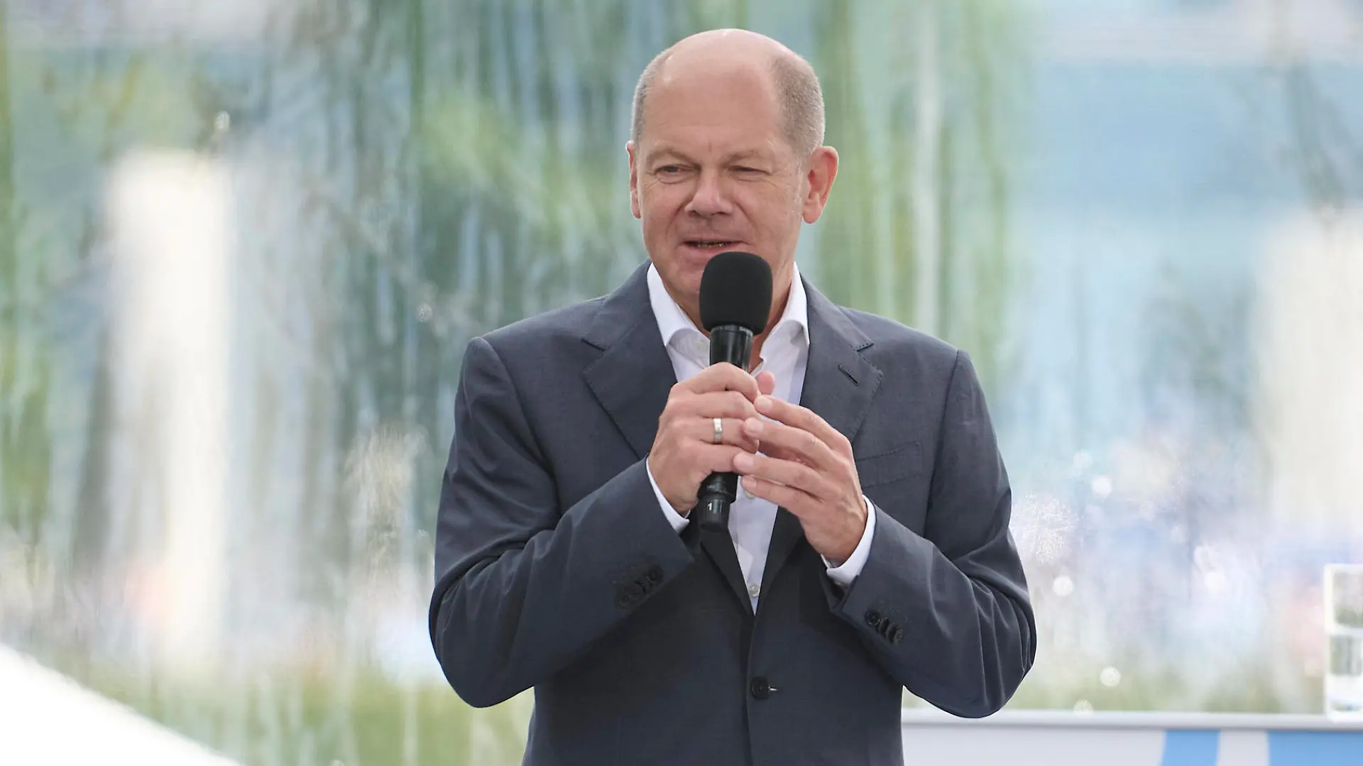  Olaf Scholz im Rahmen des Tages der offenen Tür im Kanzleramt in Berlin Bundeskanzler Olaf Scholz SPD im Rahmen des Tages der offenen Tür am 21.08.2022 im Bundeskanzleramt in Berlin. Berlin Bundeskanzleramt Berlin Deutschland *** Olaf Scholz during the open day at the Chancellery in Berlin Federal Chancellor Olaf Scholz SPD during the open day on 21 08 2022 at the Chancellery in Berlin Federal Chancellery Berlin Germany