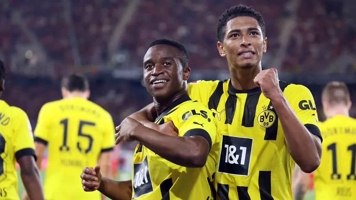 12.08.22 SC Freiburg - Borussia Dortmund Deutschland, Freiburg, 12.08.2022, Fussball, Bundesliga, SC Freiburg - Borussia Dortmund: v.l. Youssoufa Moukoko, Jude Bellingham beide Borussia Dortmund Jubel Tor 1:2 Moukoko. *** 12 08 22 SC Freiburg Borussia Dortmund Germany, Freiburg, 12 08 2022, football, Bundesliga, SC Freiburg Borussia Dortmund v l Youssoufa Moukoko, Jude Bellingham both Borussia Dortmund cheer goal 1 2 Moukoko 
