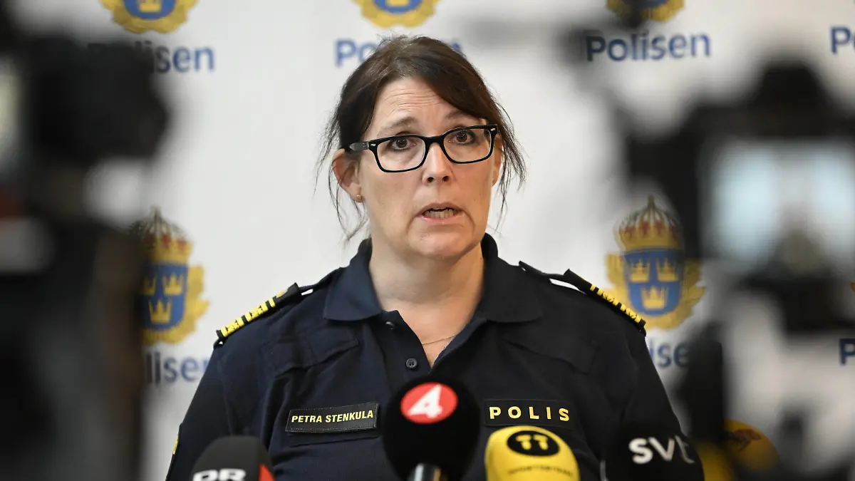 MALMÖ 2022-08-20 Petra Stenkula, polismästare Malmö. Polisen i Malmö haller pressträff efter att en 31-arig man dödats och en förbipasserande kvinna skott skadats allvarligt i en skottlossning köpcentrat Emporia i Malmö. En 15-arig pojke har anhallits för skjutningen. MALMÖ SVERIGE x50090x *** MALMÖ 2022 08 20 Petra Stenkula, Police Commissioner Malmö Police in Malmö hold a press conference after a 31 year old man was killed and a passing woman was seriously injured in a shooting at the Emporia shopping centre in Malmö A 15 year old boy has been arrested for the shooting MALMÖ SWEDEN x50090x PUBLICATIONxNOTxINxDENxNORxSWExFIN Copyright: xJohanxNilsson/TTx PRESSTRÄFF SKOTTLOSSNING EMPORIA